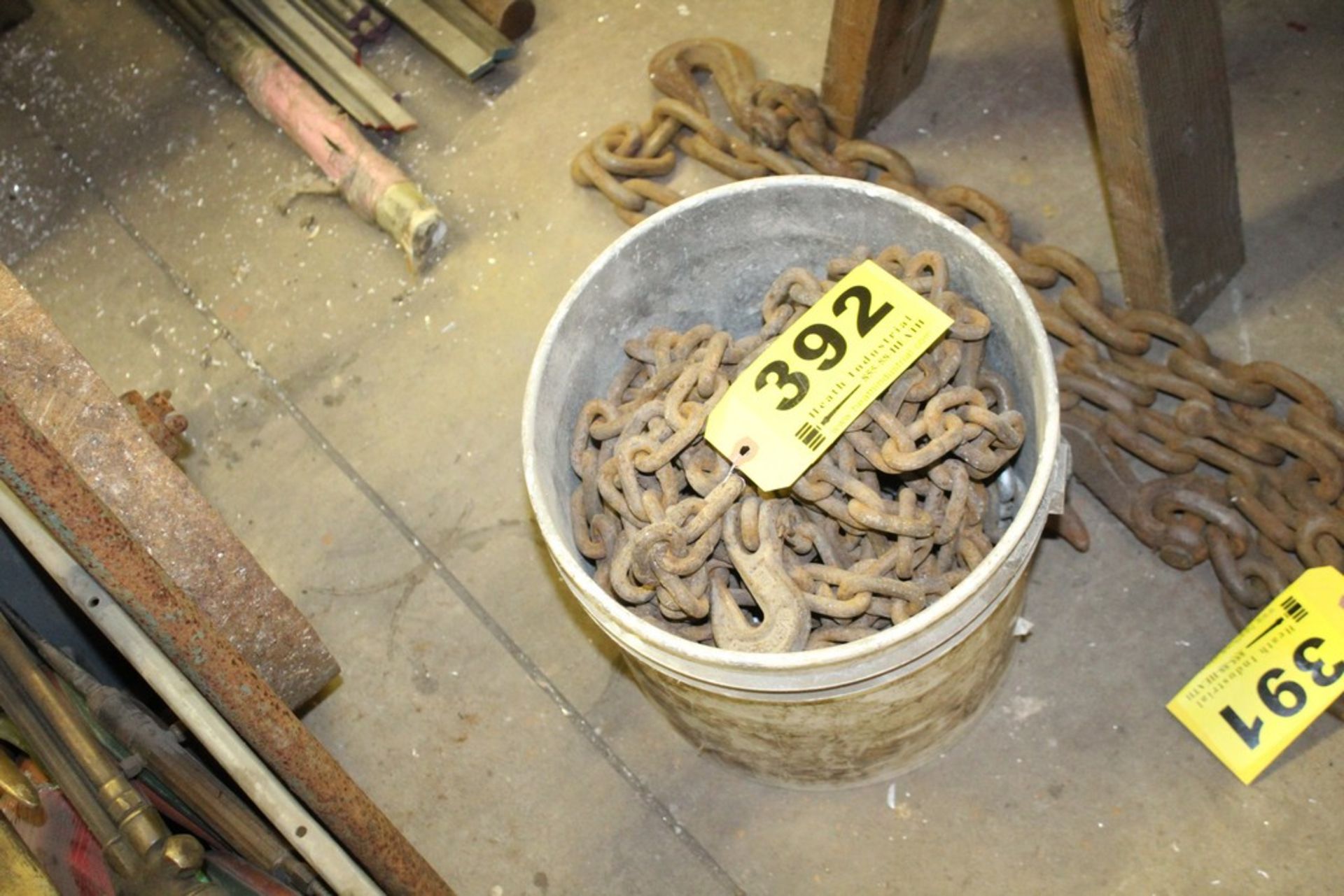 ASSORTED CHAIN IN BUCKET