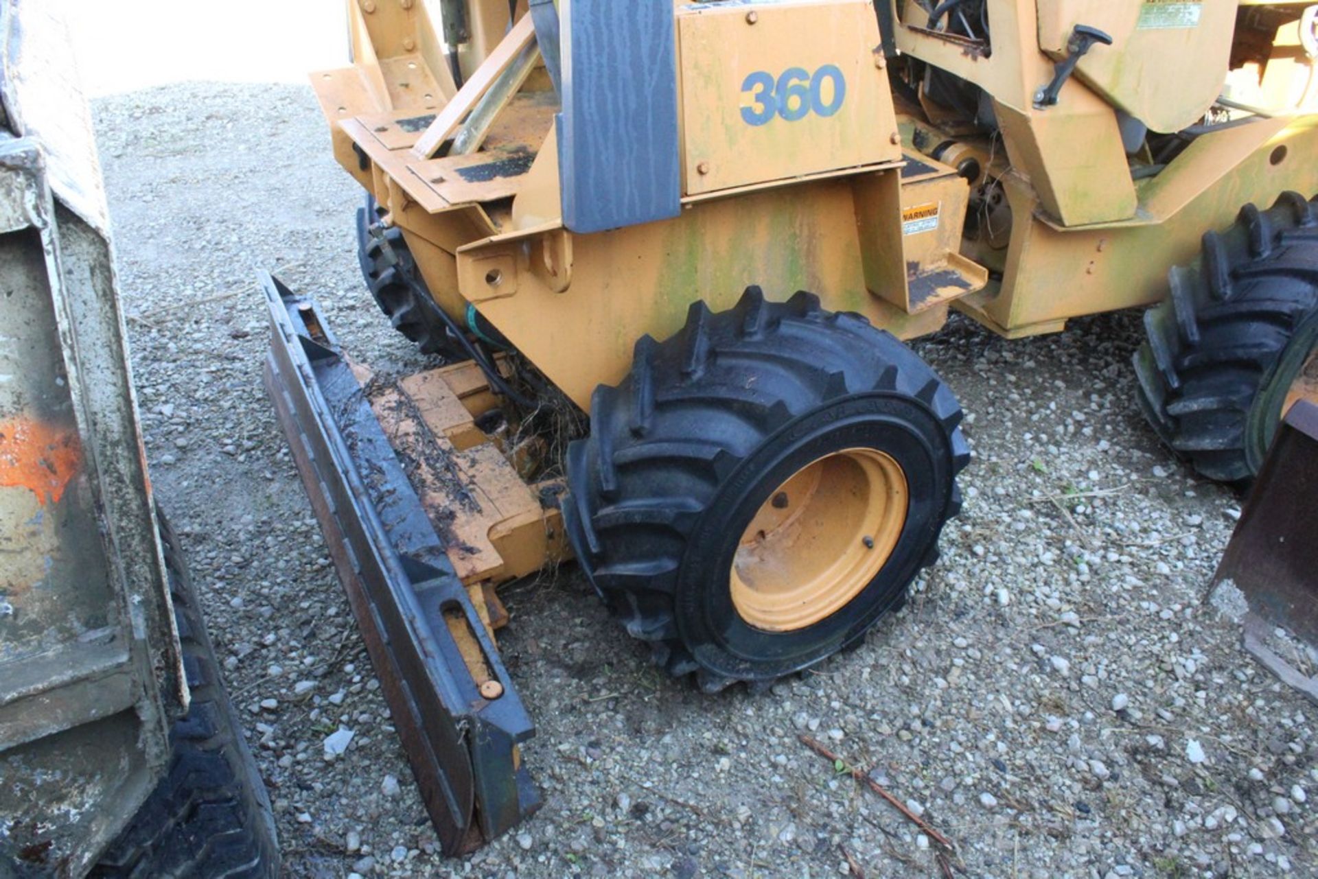 CASE MODEL 360 TRENCHER, S/N JAF0279515, WITH BACK FILL BLADE, 596 HOURS ON METER - Image 7 of 9