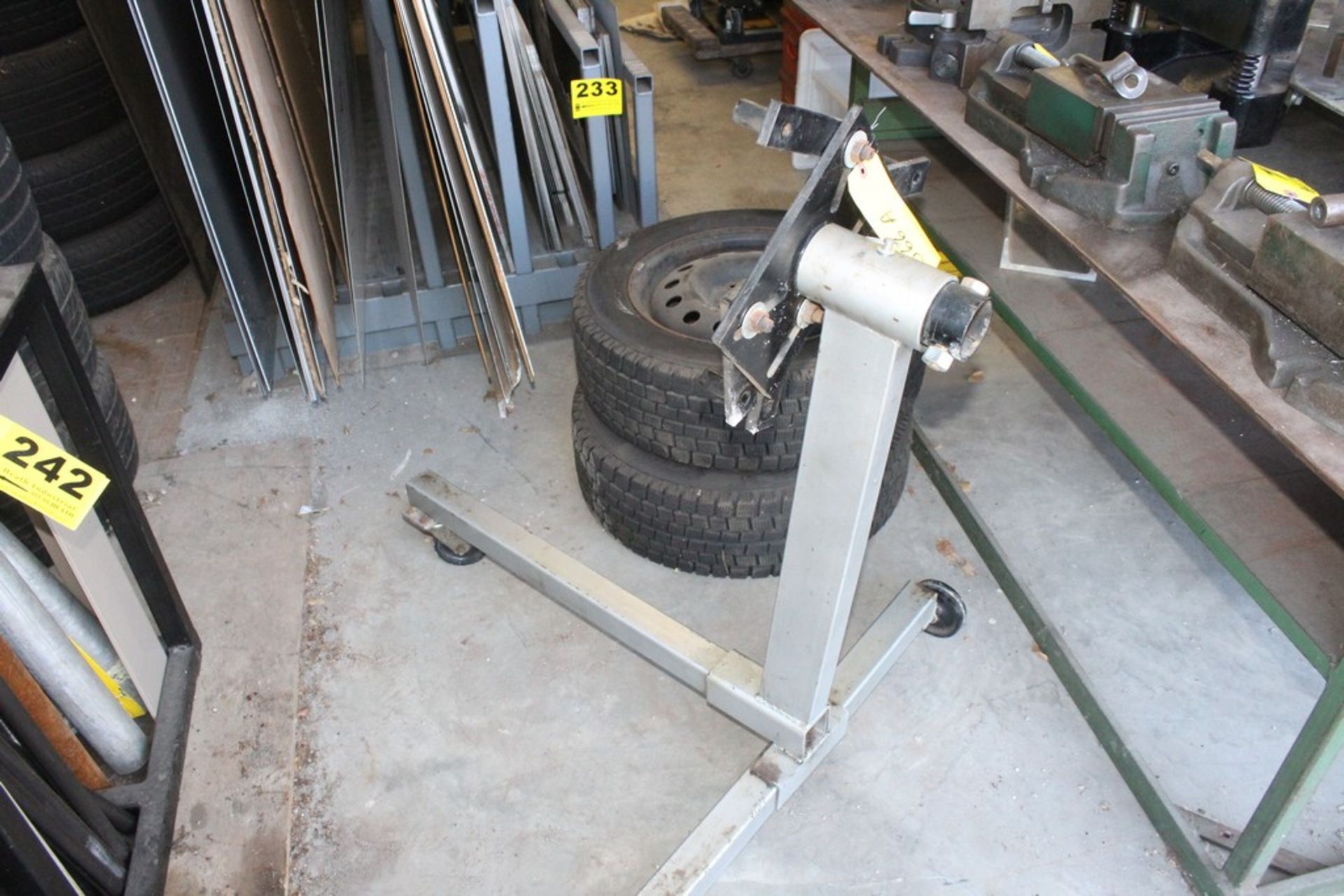 PORTABLE ENGINE STAND