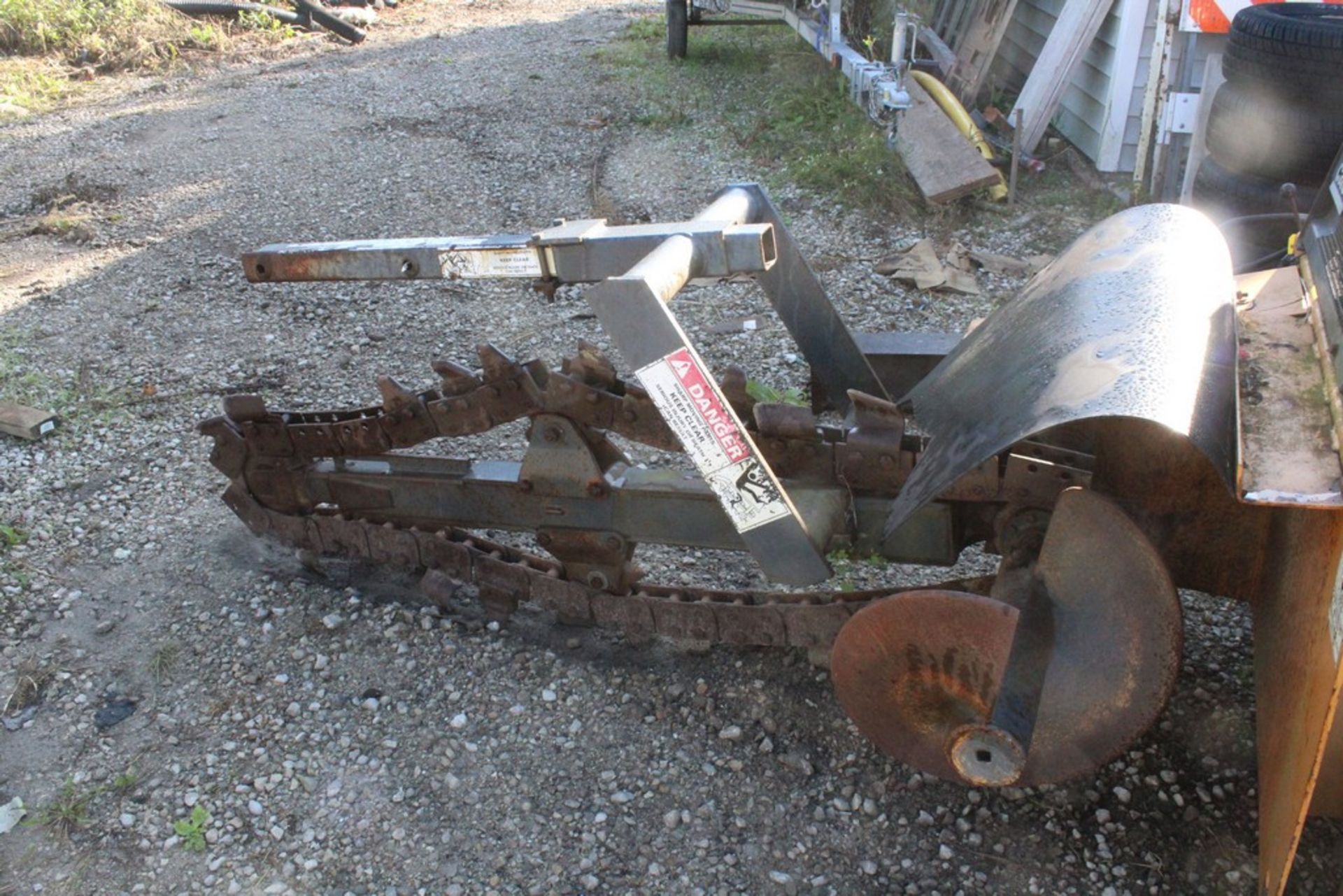 CASE MODEL 360 TRENCHER, S/N JAF0279515, WITH BACK FILL BLADE, 596 HOURS ON METER - Image 5 of 9