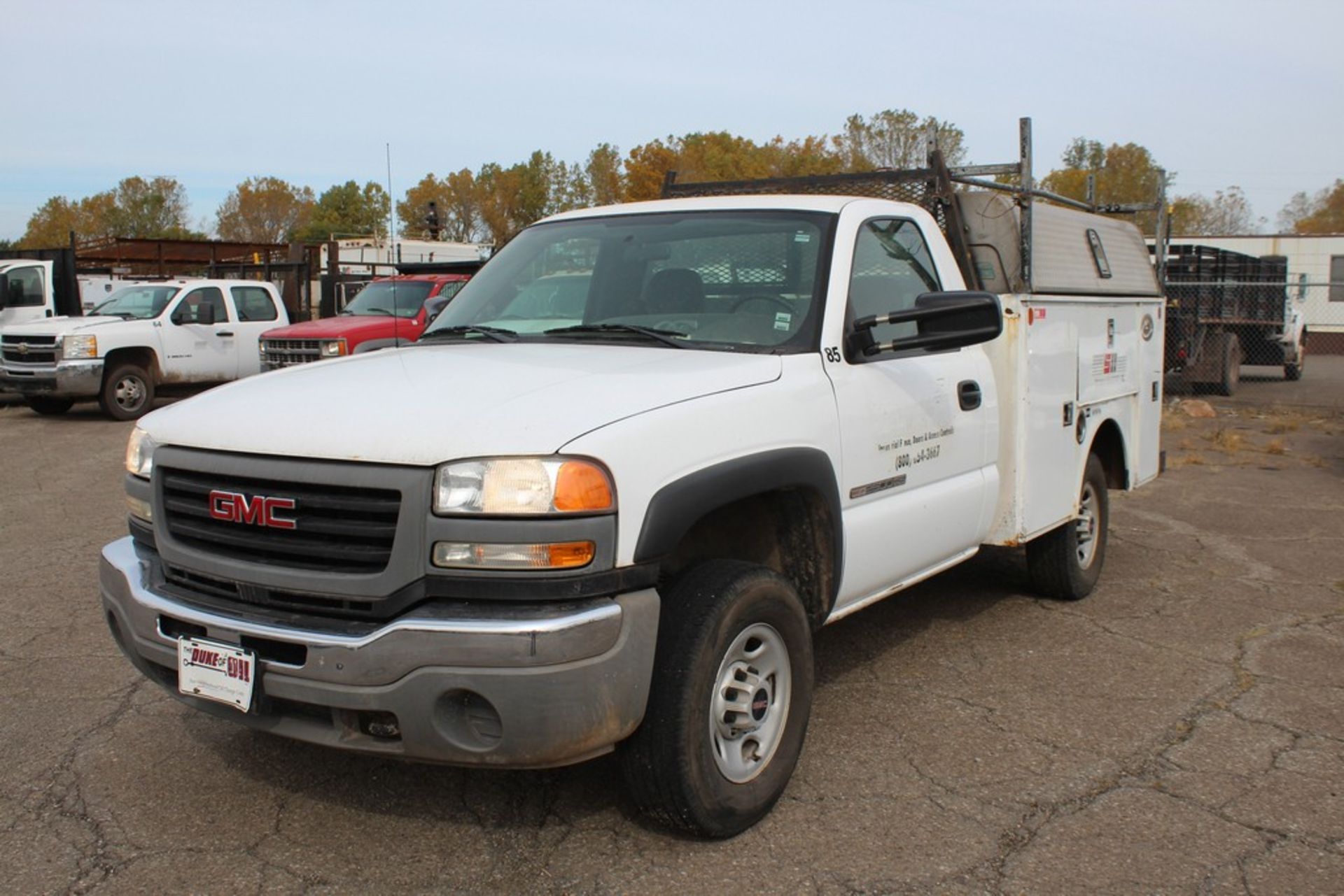 2006 GMC MODEL 2500 HD UTILITY BED TRUCK, VIN: 1GDHC24U47E110707, V-8, AUTOMATIC TRANSMISSION, MILES