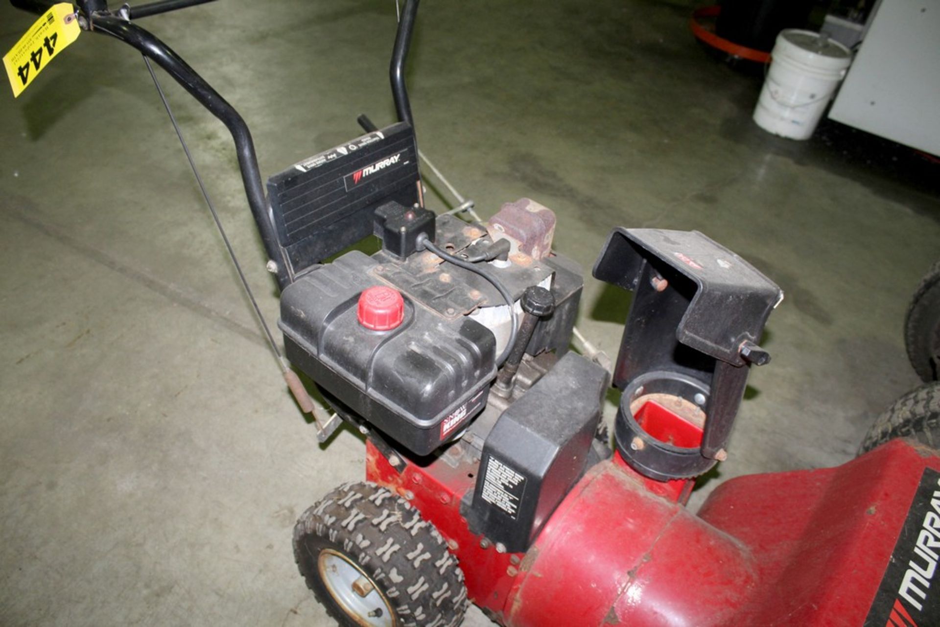 MURRAY SNOW KING 8HP, 24" PATH, ELECTRIC START SNOW BLOWER - Image 2 of 3