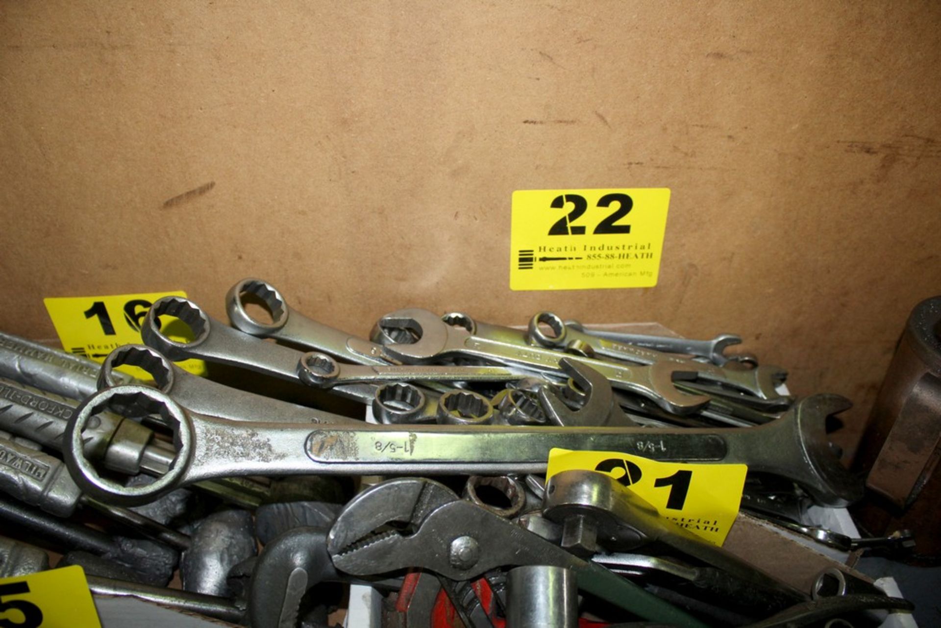 ASSORTED OPEN AND CLOSED WRENCHES IN BOX