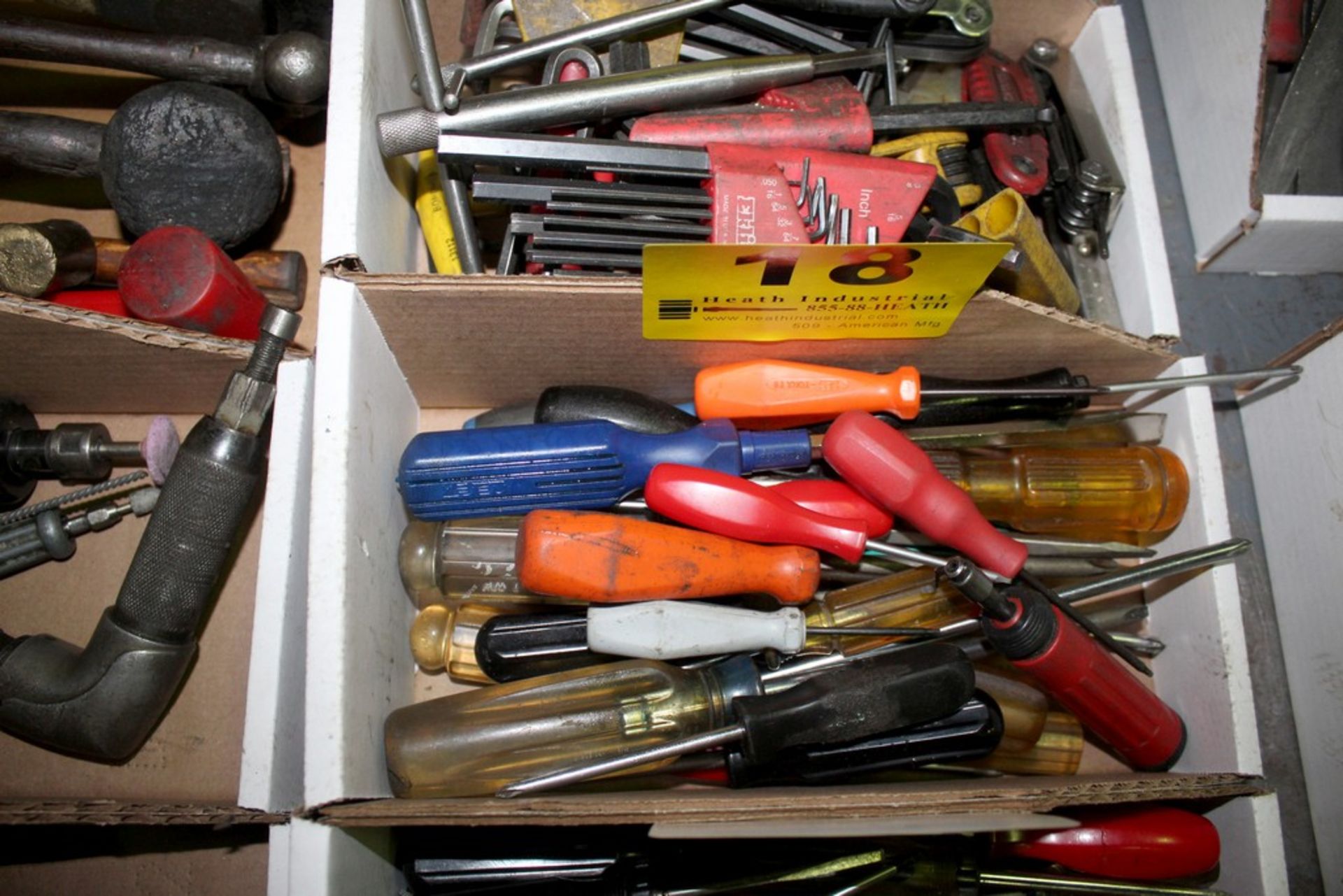 ASSORTED SCREW DRIVERS IN BOX