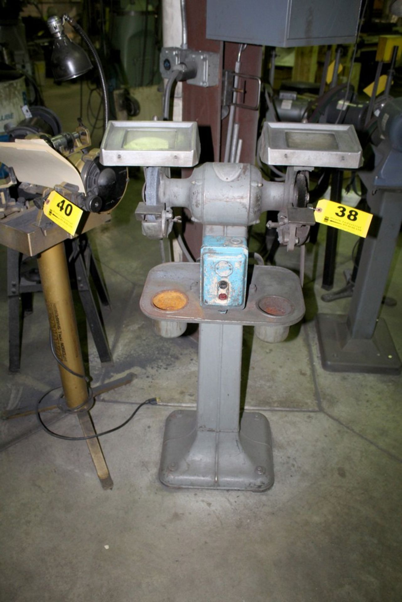 DELTA Q-2269A 6" DOUBLE END PEDESTAL GRINDER