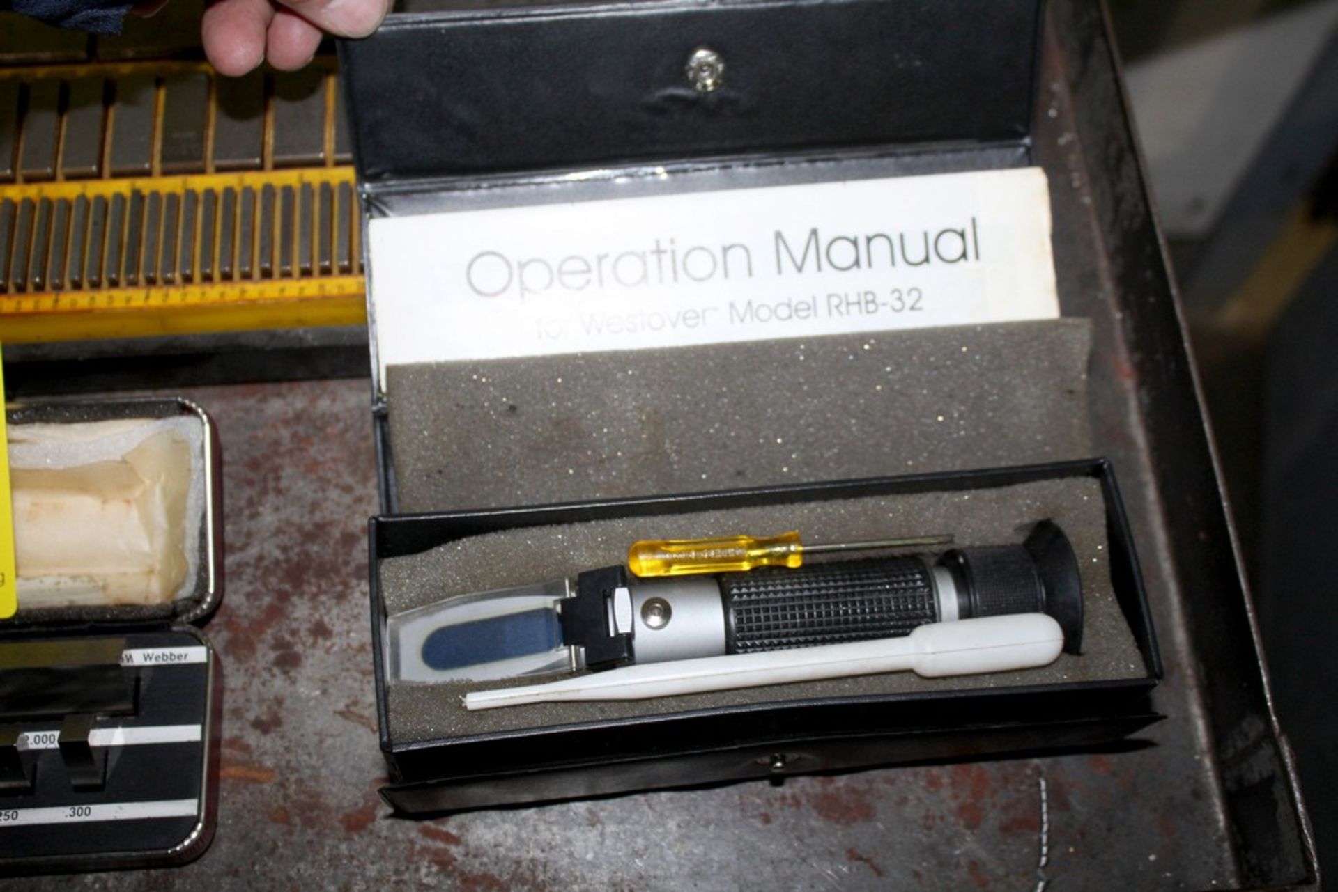 PORTABLE REFRACTOMETER