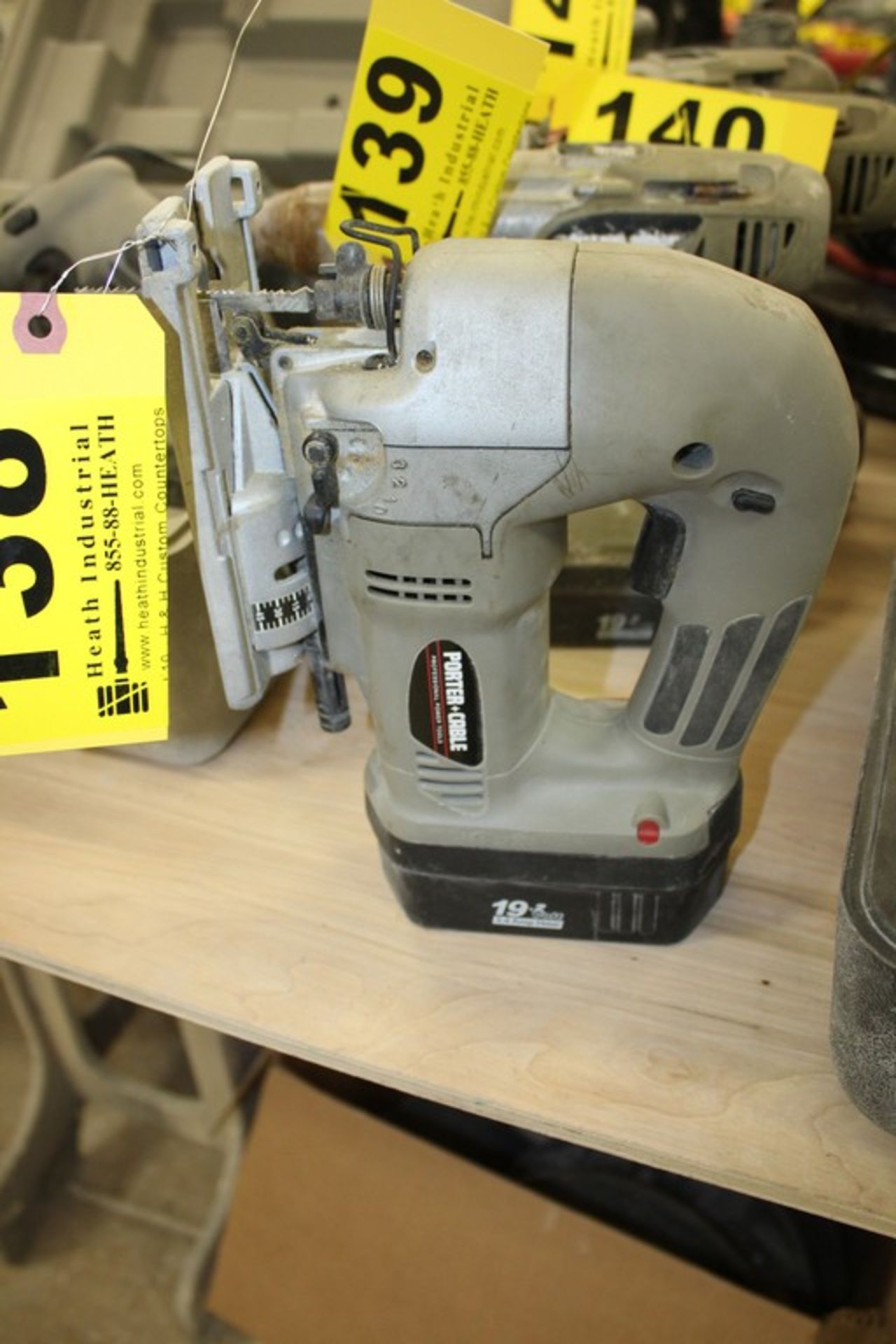 PORTER CABLE BATTERY OPERATED JIG SAW MODEL 643 19.2 VOLT - Image 2 of 2