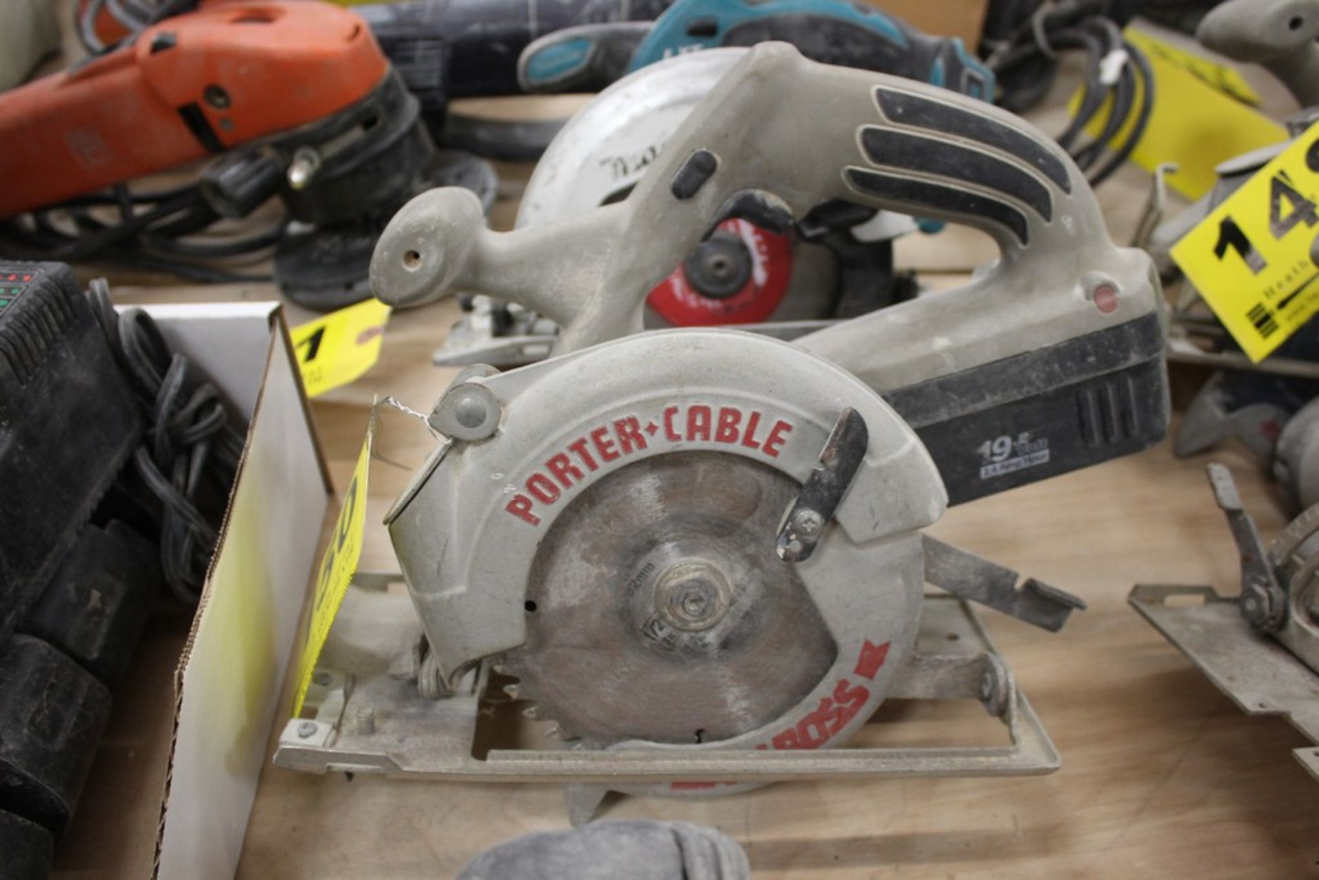 PORTER CABLE MODEL 845 BATTERY OPERATED CIRCULAR SAW 19.2 VOLT