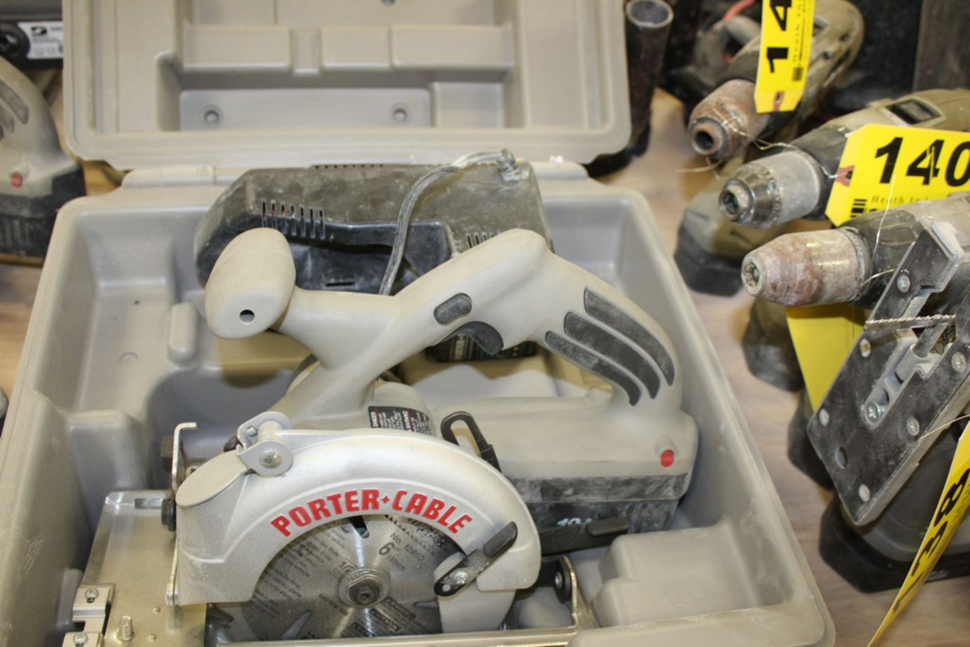 PORTER CABLE RECHARGEABLE CIRCULAR SAW MODEL 845 WITH 19.2 VOLT BATTERY AND CHARGER