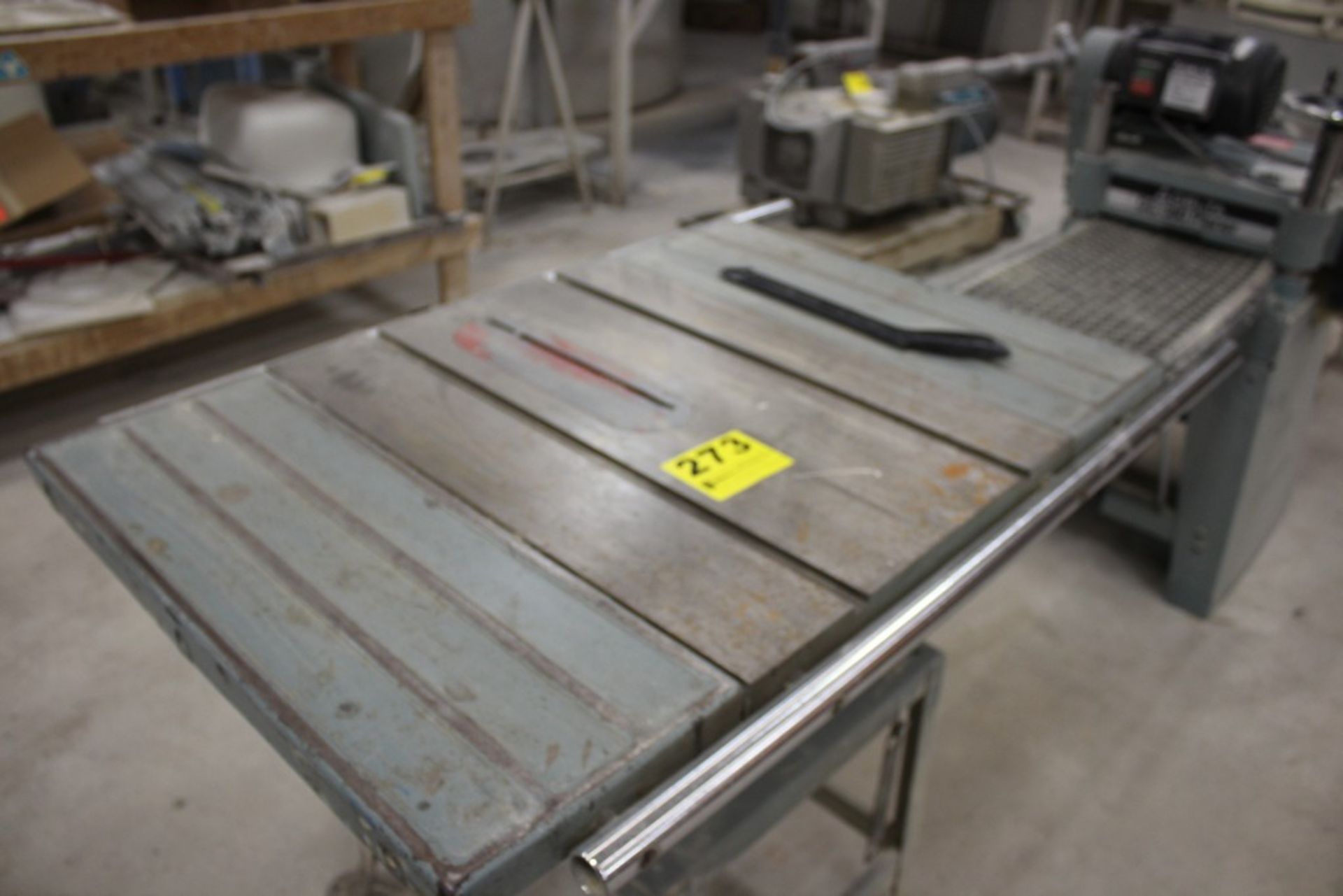 DELTA MODEL 10 CONTRACTOR TABLE SAW (MISSING BELT AND FENCE) - Image 6 of 6