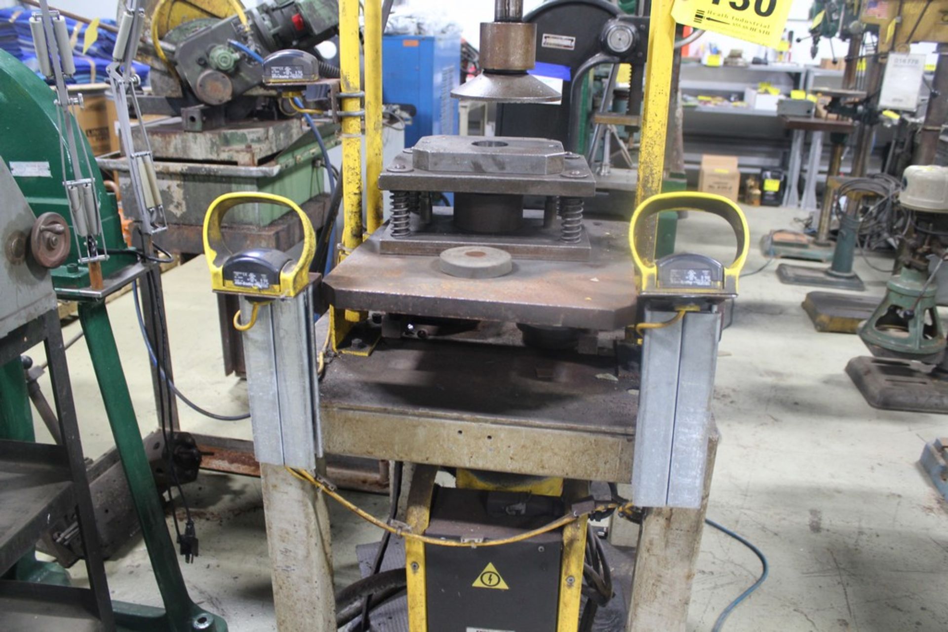 ENERPAC BENCHTOP H-FRAME PRESS, WITH DUAL PALM BUTTONS, ENERPAC HYDRAULIC UNIT - Image 5 of 6