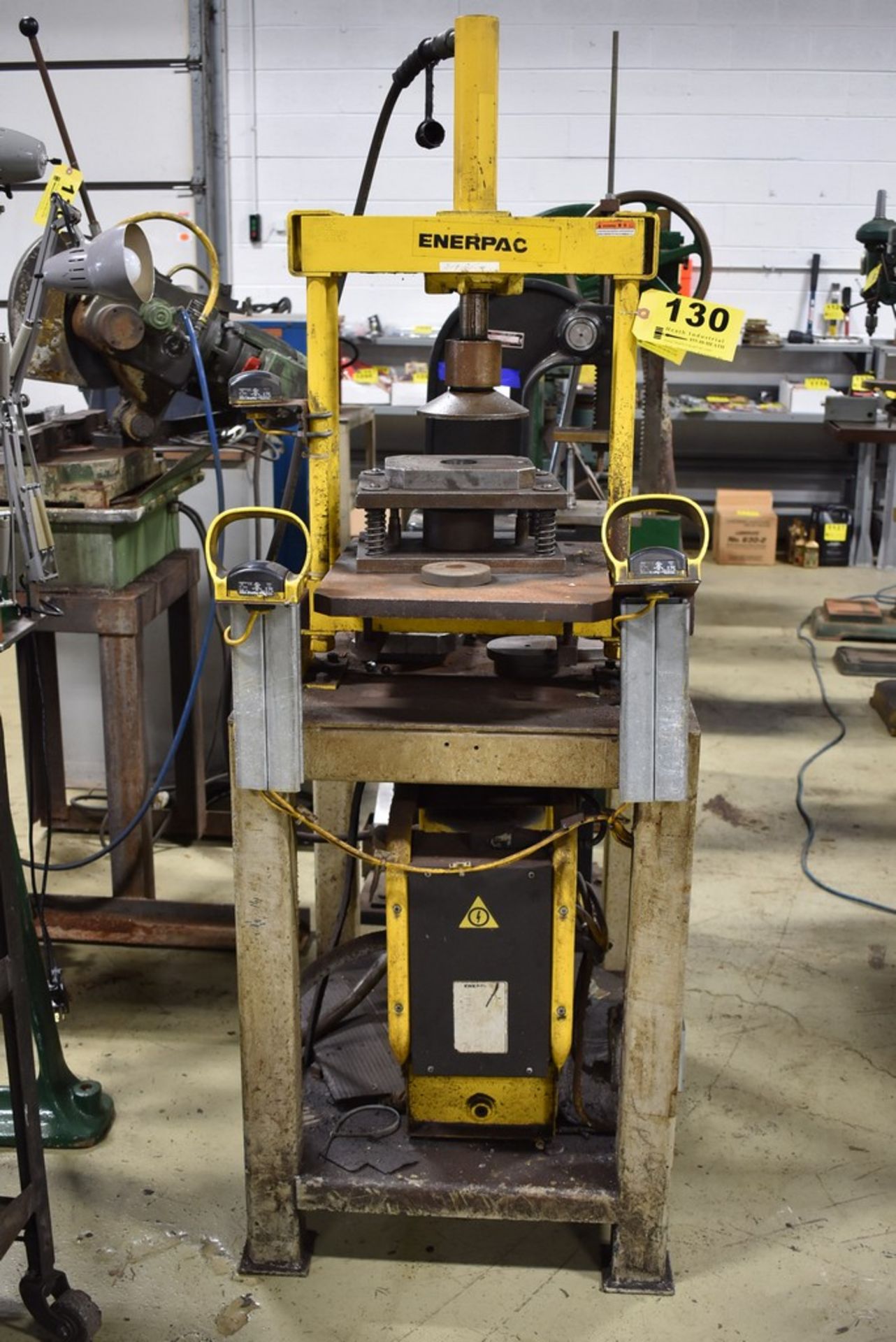 ENERPAC BENCHTOP H-FRAME PRESS, WITH DUAL PALM BUTTONS, ENERPAC HYDRAULIC UNIT - Image 2 of 6