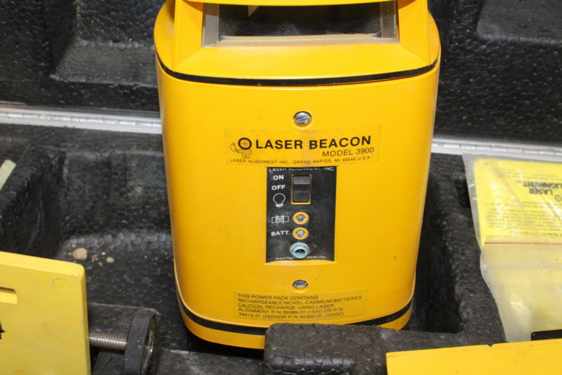 LASER BEACON MODEL 3900 LASER ALIGNMENT ROTARY LASER WITH ROD-EYE AND CASE - Image 2 of 3