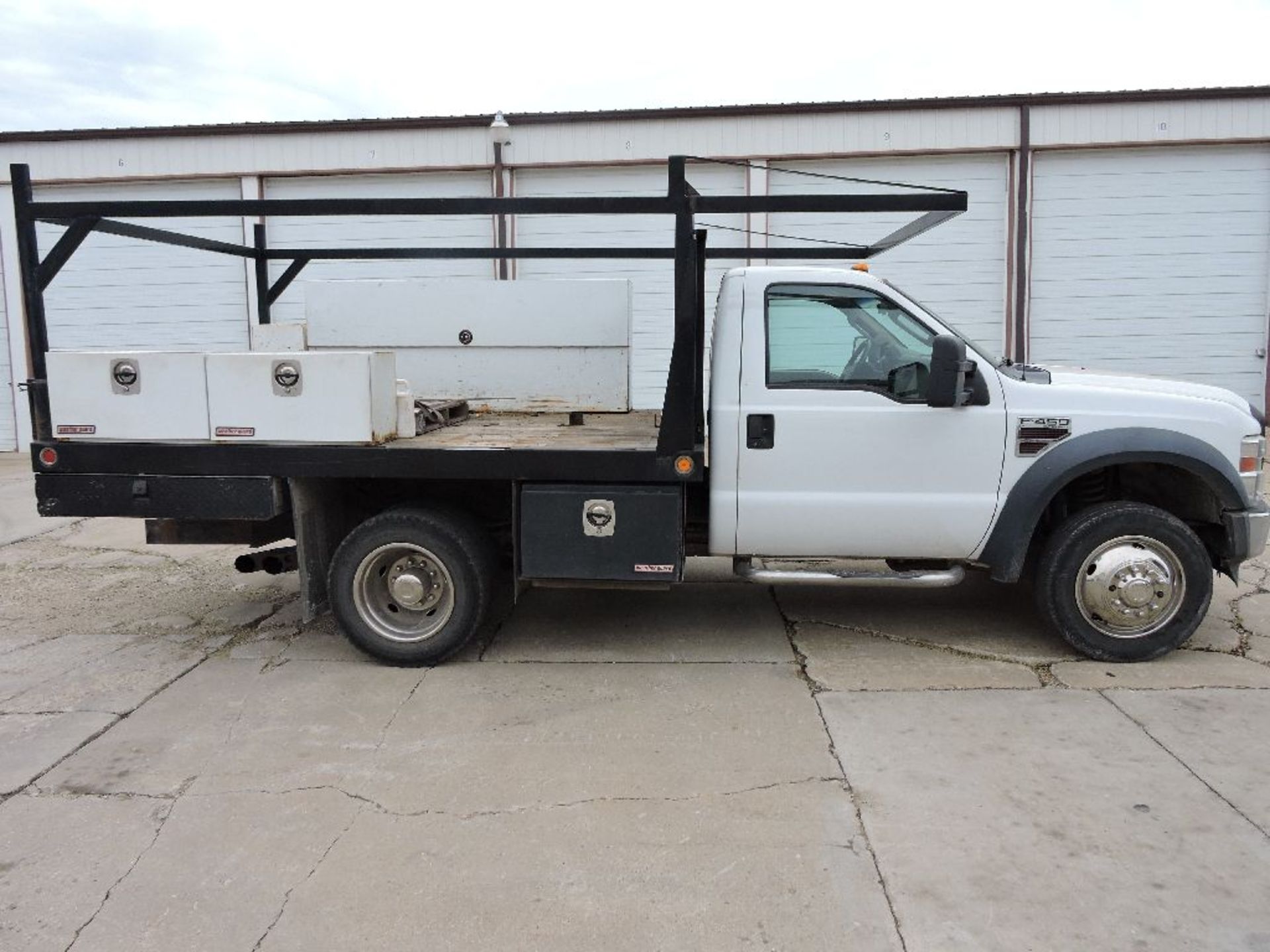 2008 Ford F450 utility truck, vin 1FDXF46R08ED79196, miles on odo 105,576 as of 10/10/19, std cab, 2 - Image 14 of 16