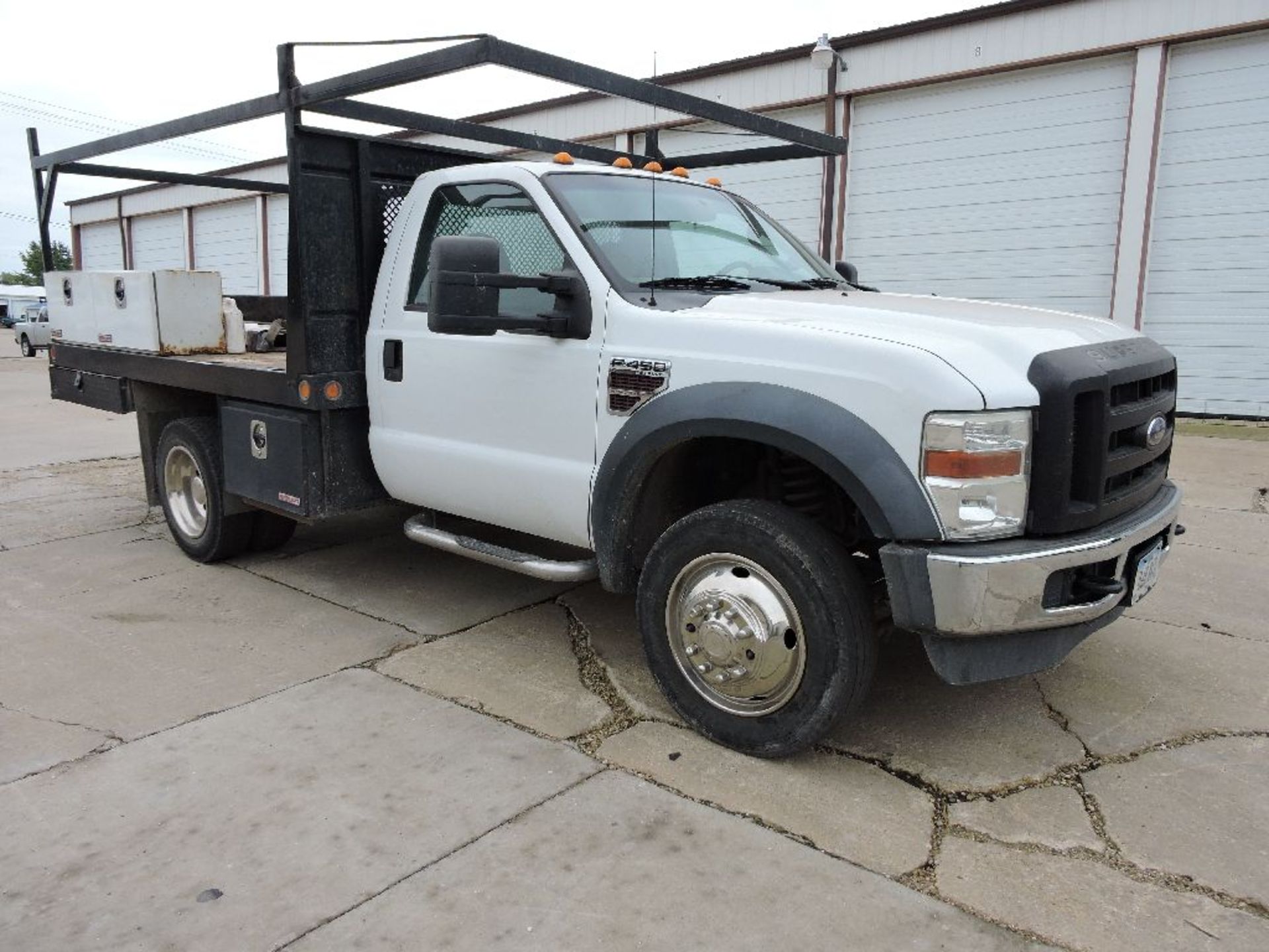 2008 Ford F450 utility truck, vin 1FDXF46R08ED79196, miles on odo 105,576 as of 10/10/19, std cab, 2 - Image 4 of 16