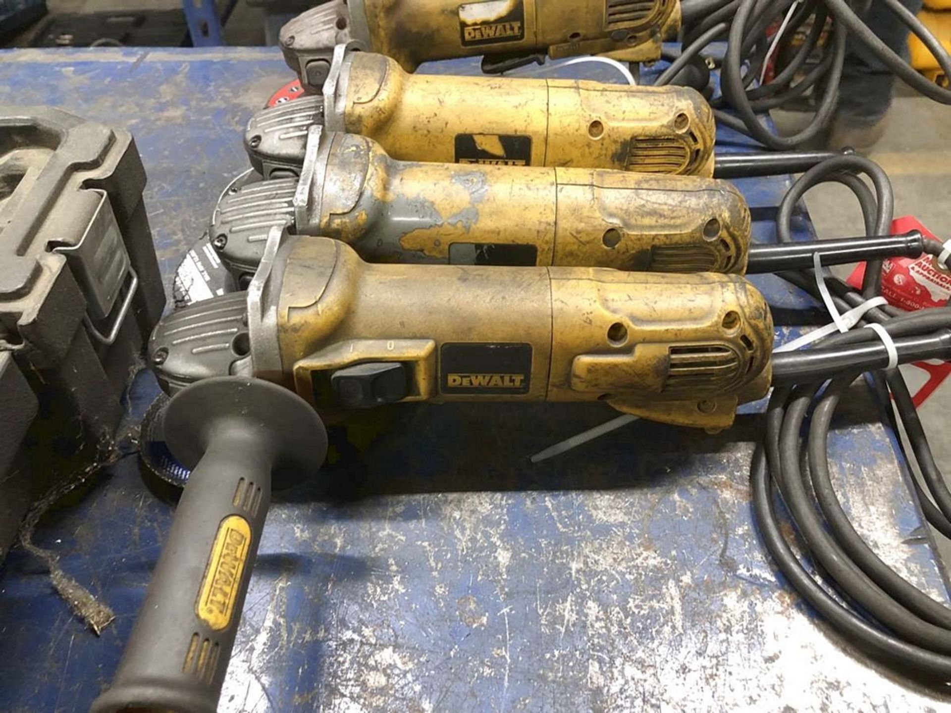 Lot of DeWalt Electric Angle Grinders and Circular Saw - Image 2 of 3