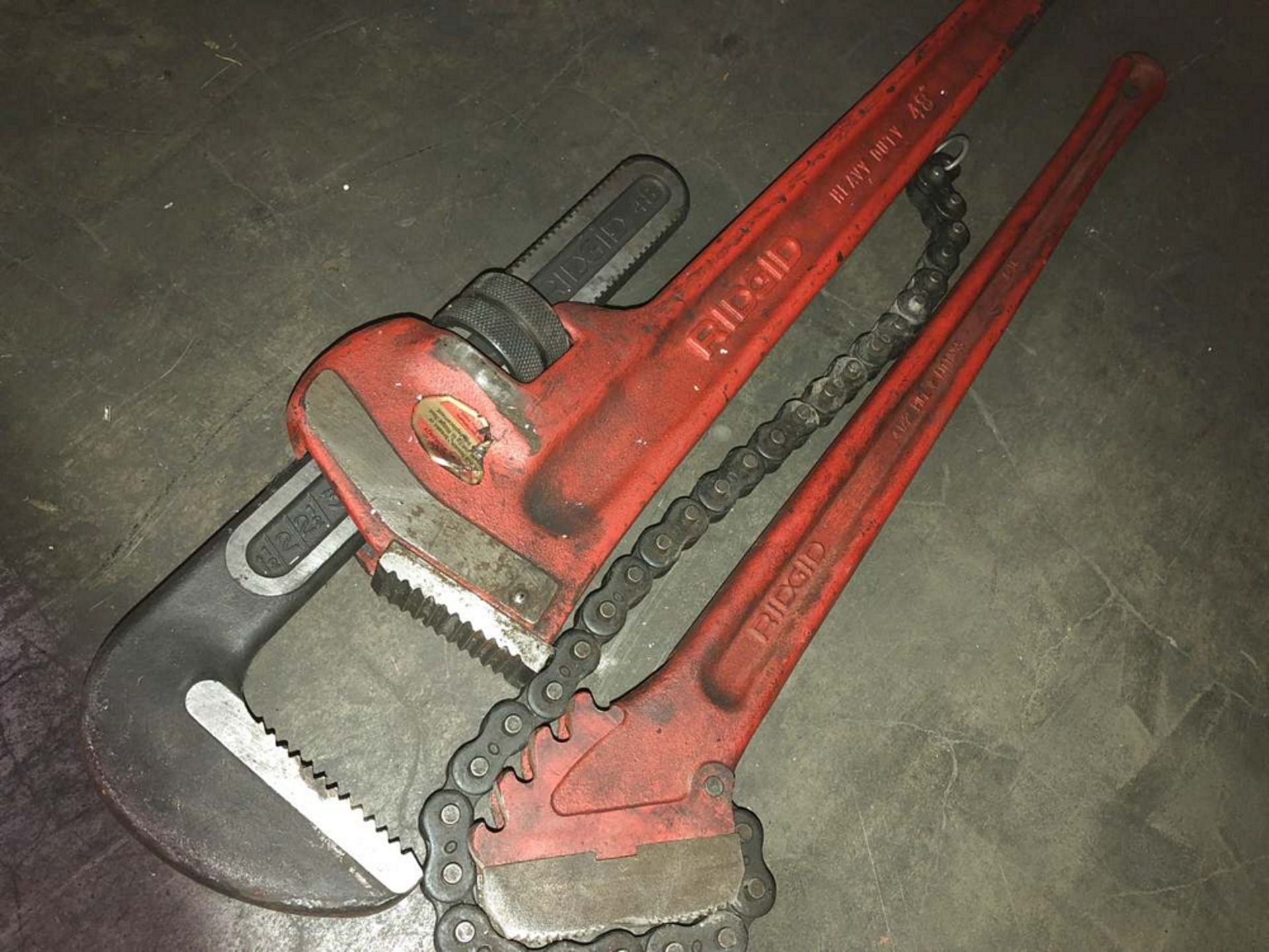 Ridgid 48" Pipe Wrench and 4-1/2" Pipe Chain Vise - Image 2 of 2