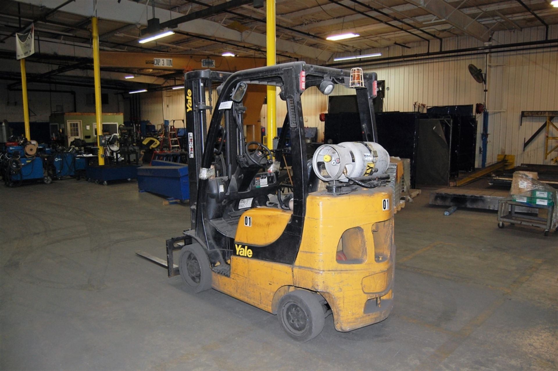 Yale Model GLC050VXNGSE088 Propane Forklift Truck - Image 2 of 17