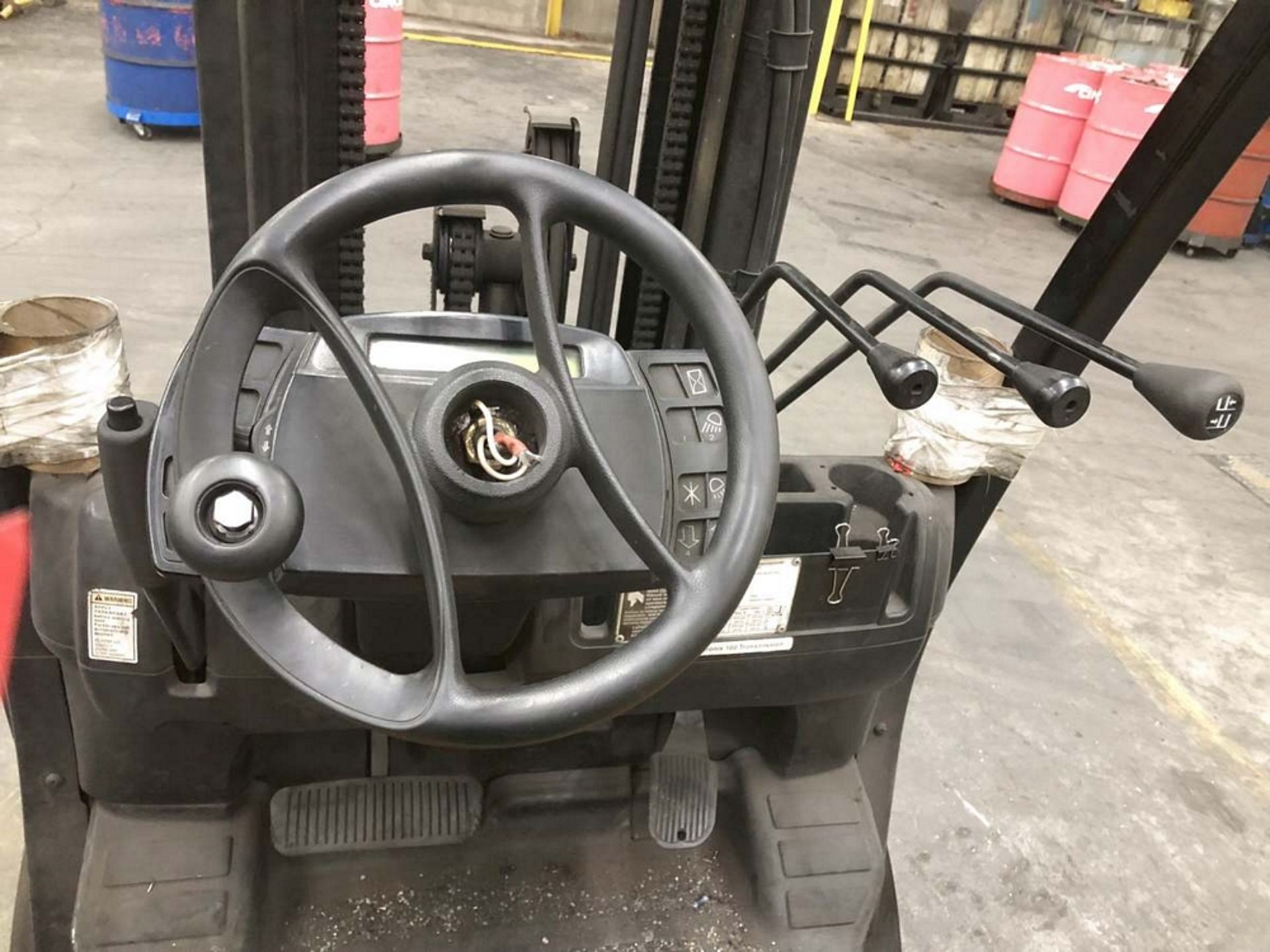 Yale Model GLC050VXNGSE088 Propane Forklift Truck - Image 16 of 17