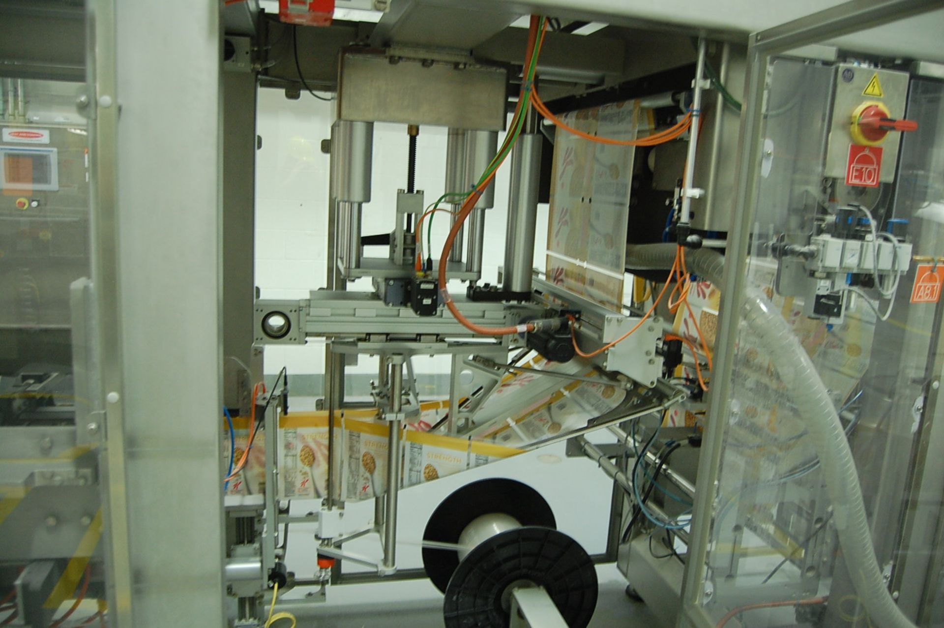 Ilapak Filldose Model LUX-HS High Speed Pouch Forming and Filling Machine - Image 4 of 8