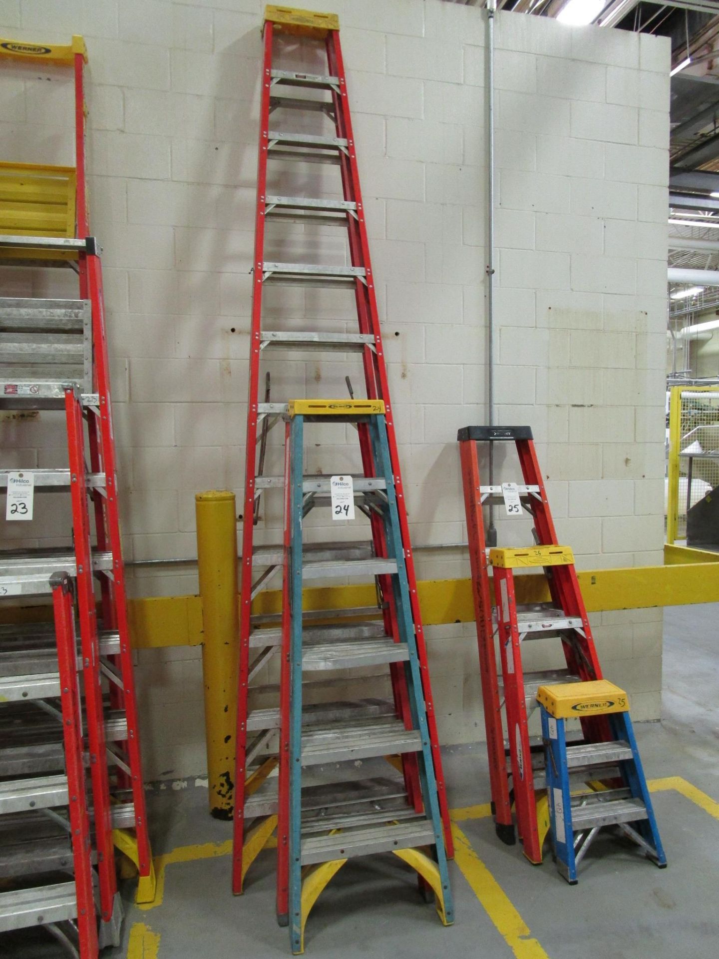 Werner 6' to 12' Fiberglass Ladder