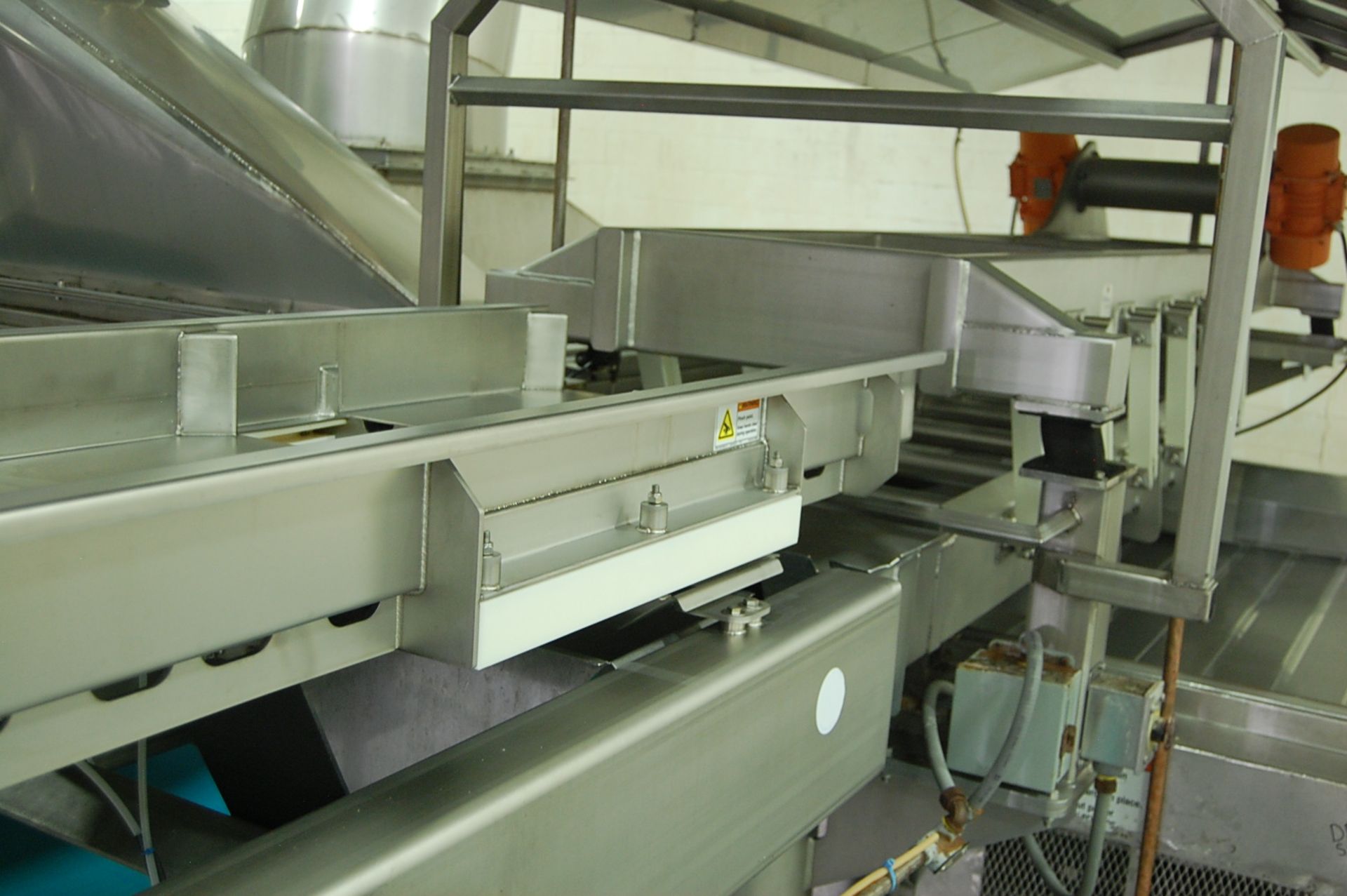 Smalley 25' x 24" Stainless Steel Vibratory Conveyor - Image 5 of 7