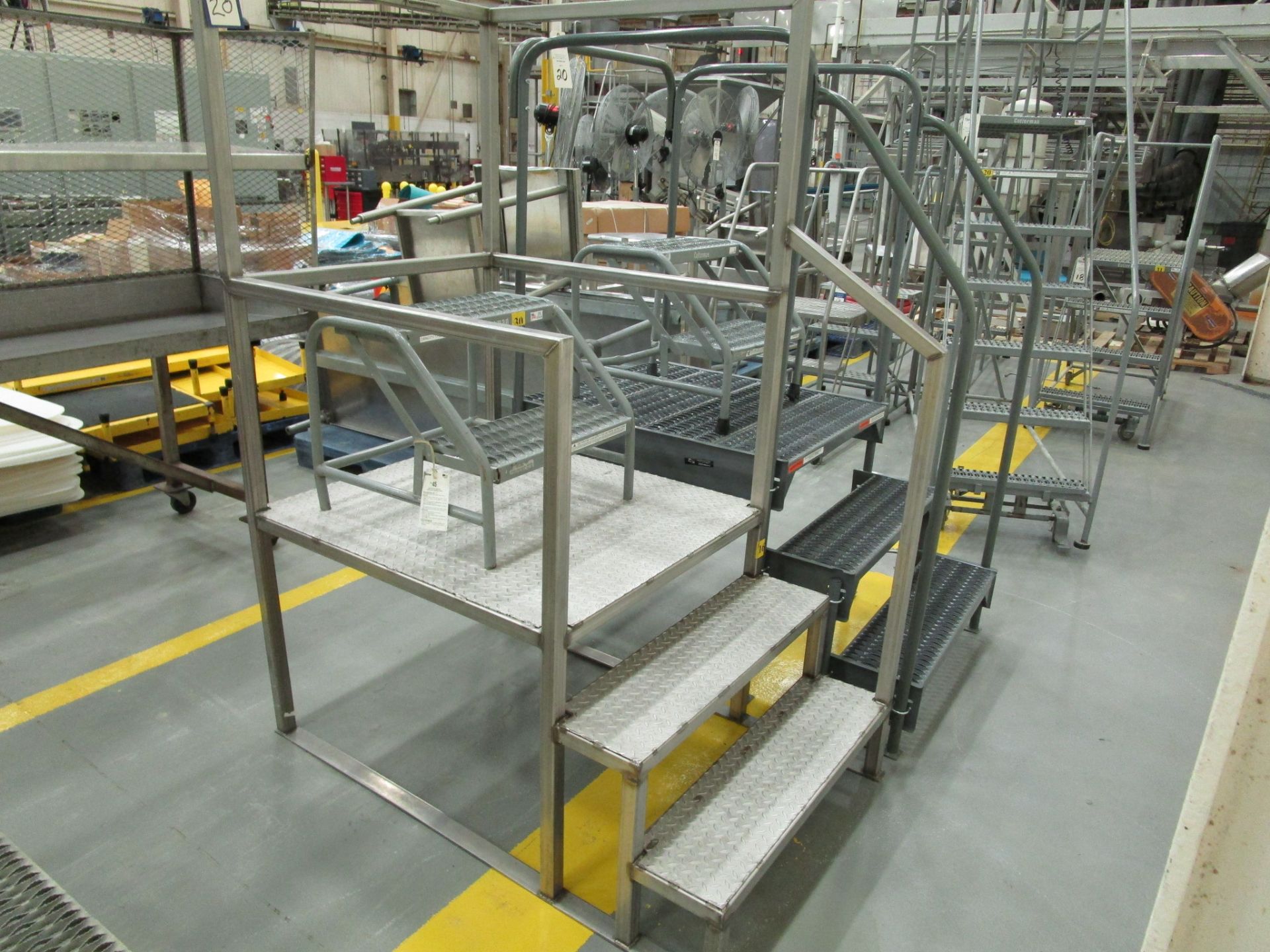 Cotterman 2 & 3 Step Safety Platform Ladder - Image 2 of 2