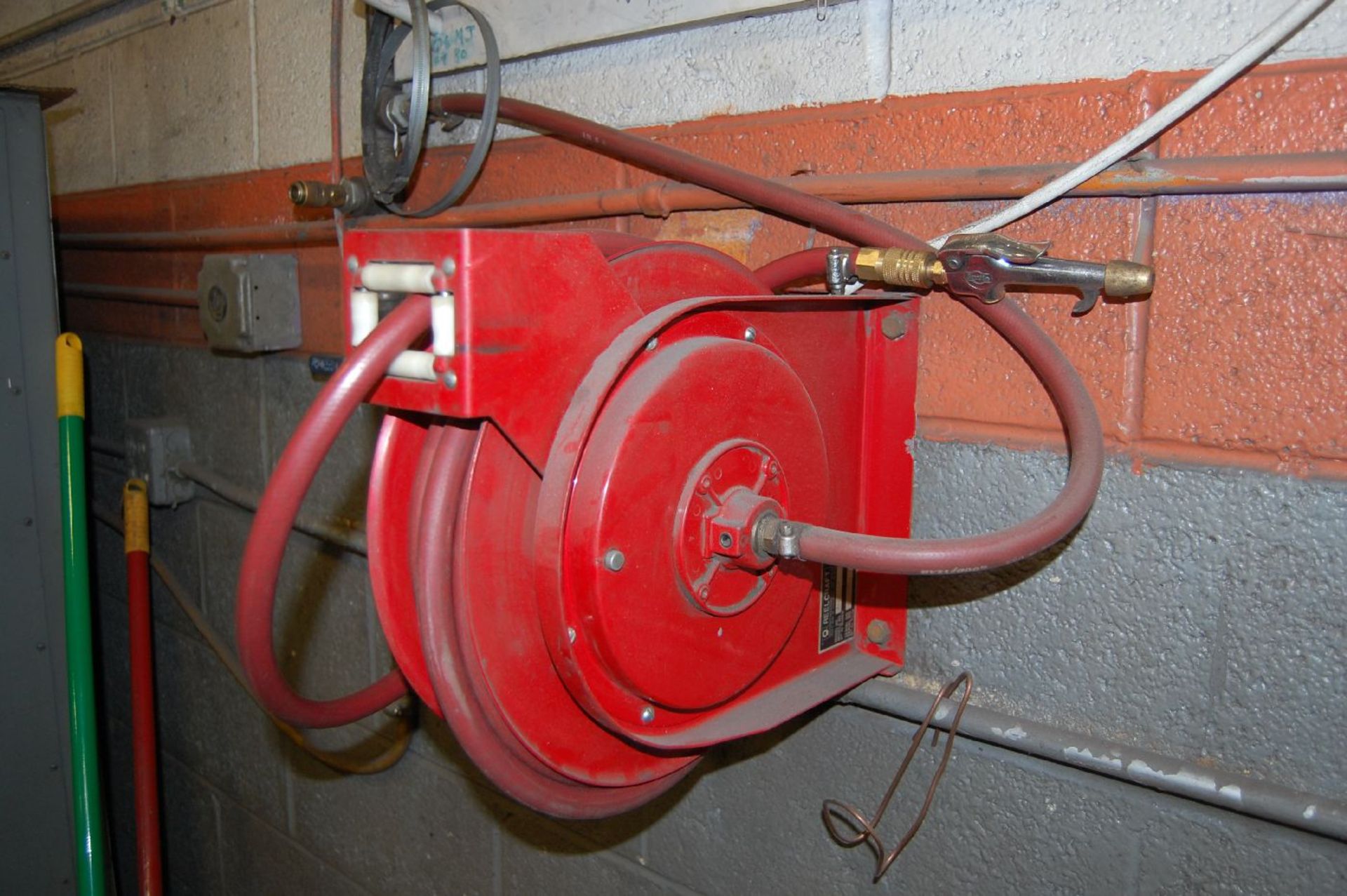 Max Works (4) 30' x 16-Gauge Retractable Cord Reel - Image 2 of 4