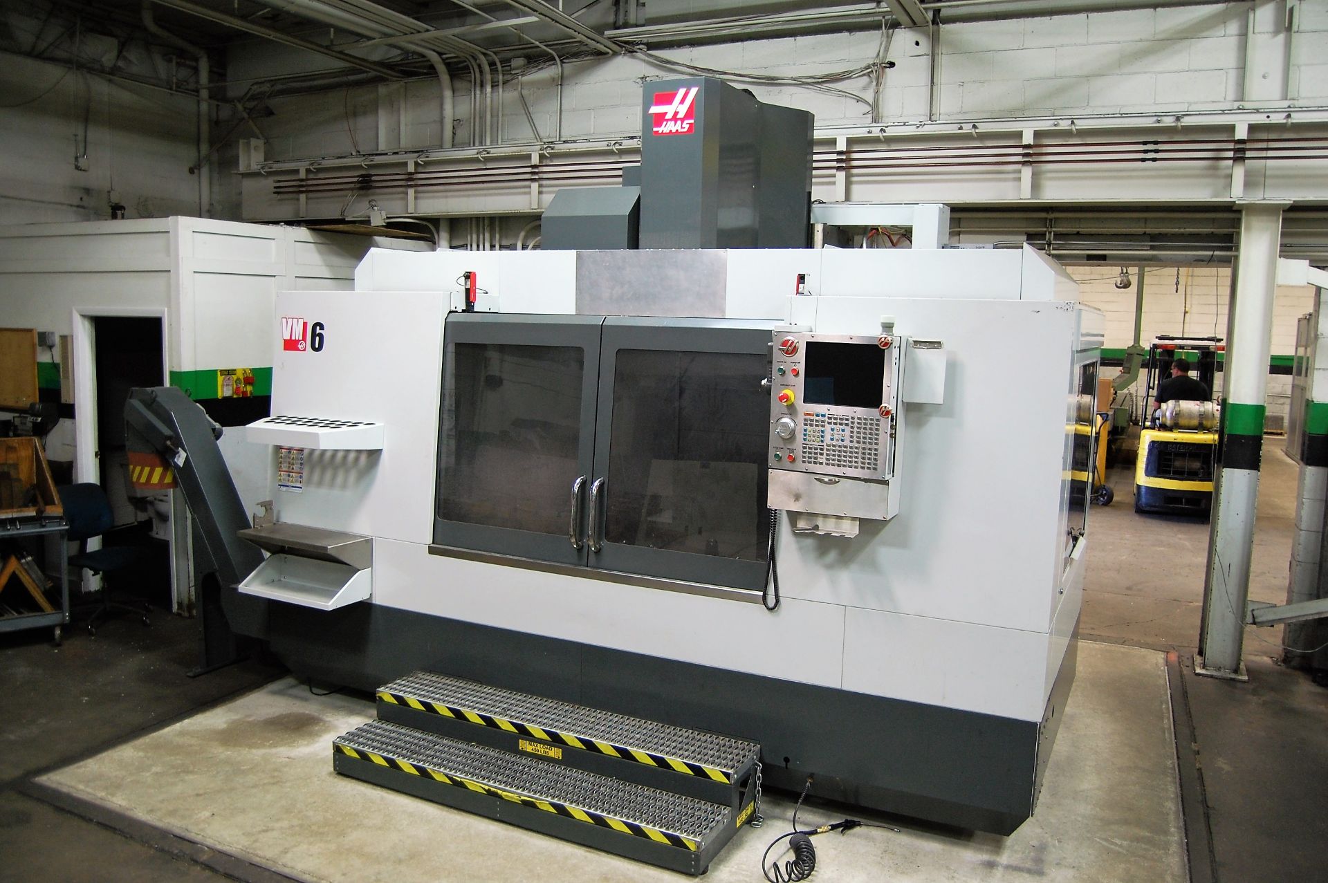 Haas Model VM-6 3-Axis Mold Maker CNC Vertical Machining Center - Image 2 of 17