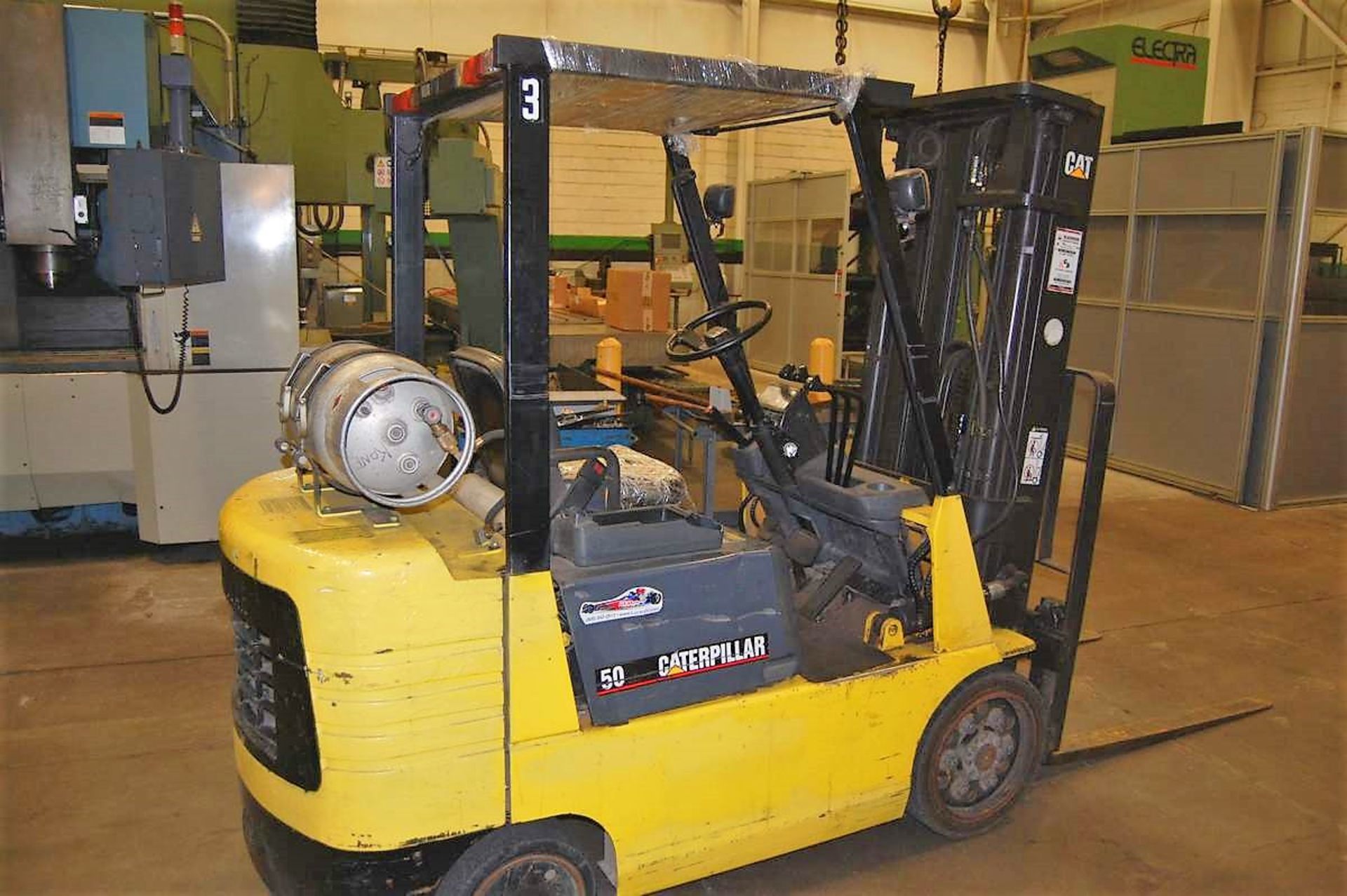 Caterpillar Model GC25 LP Gas 4,700-Lbs. Capacity Forklift Truck - Image 2 of 4