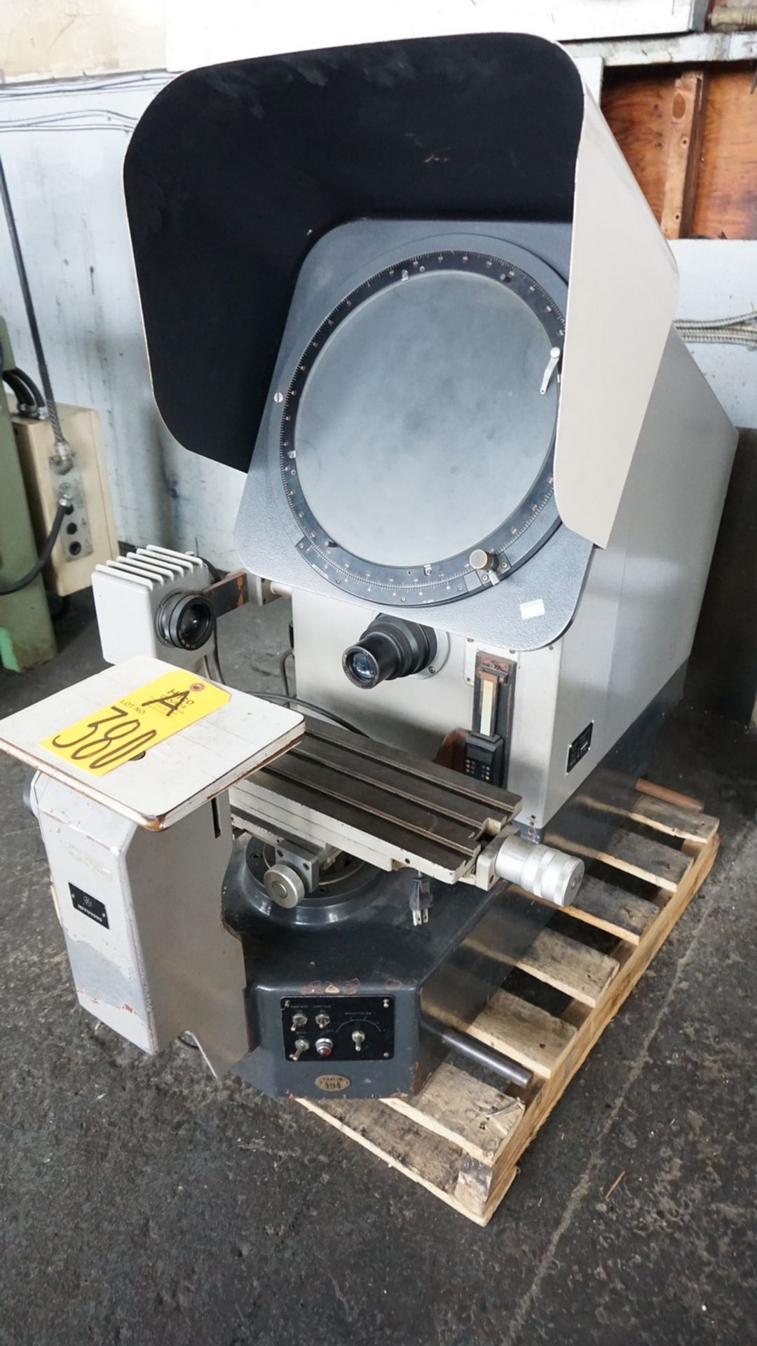 Mitutoyo Model PH350 Optical Comparator