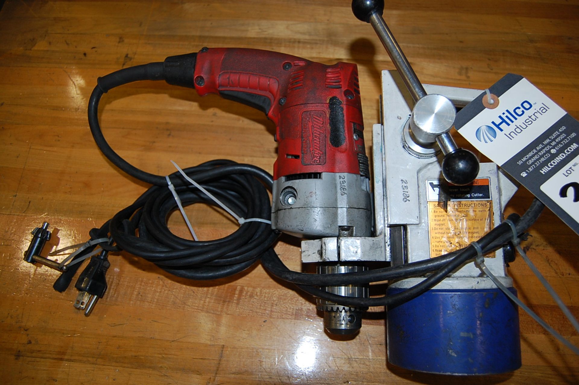 Magbore Model KCD-MN1 Magnetic Base with Milwaukee 1/2" Electric Magnum Hole Shooter - Image 2 of 3