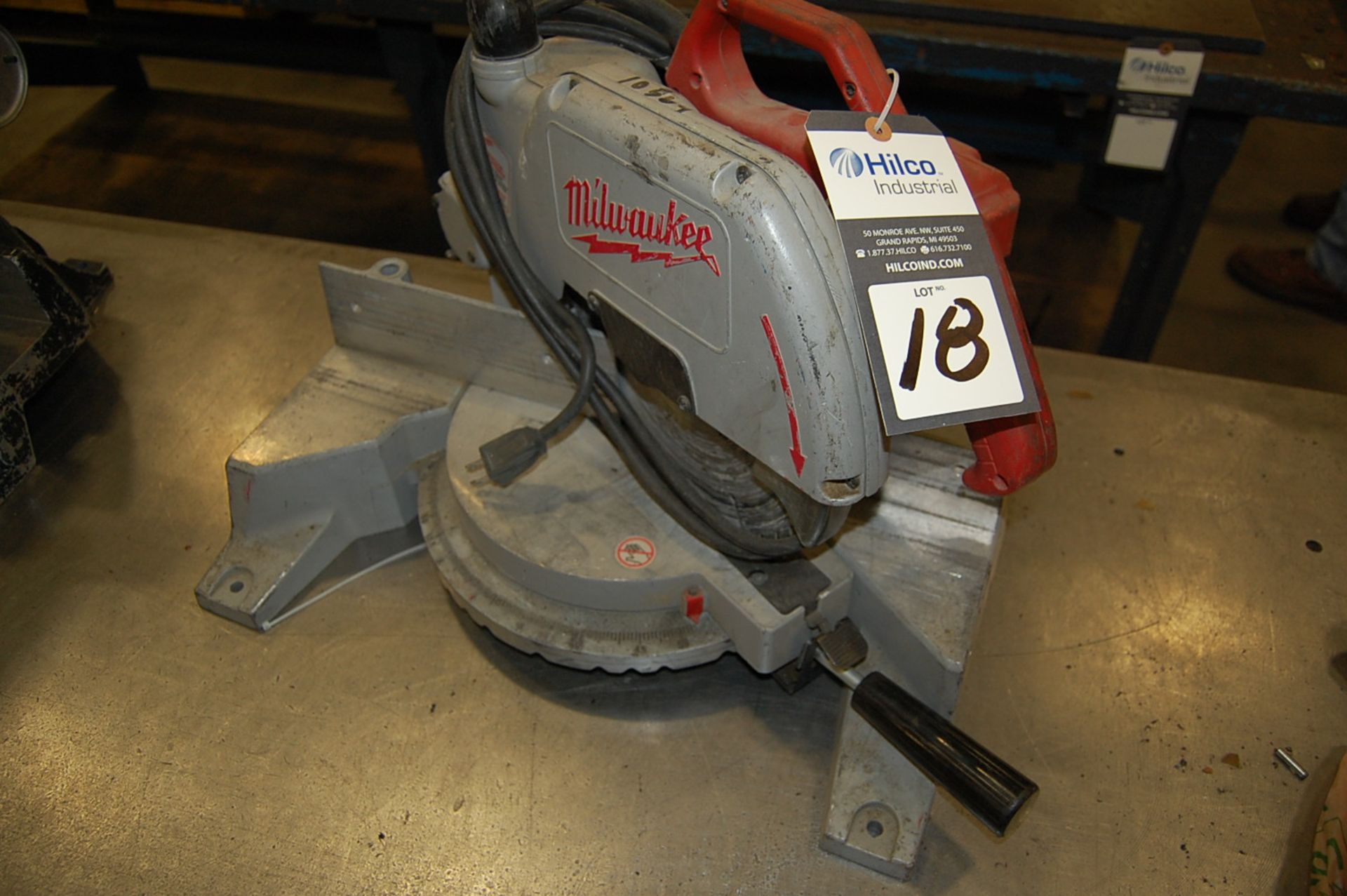 Milwaukee Cat # 6490 Electric Heavy-Duty 10" Magnum MIter Saw