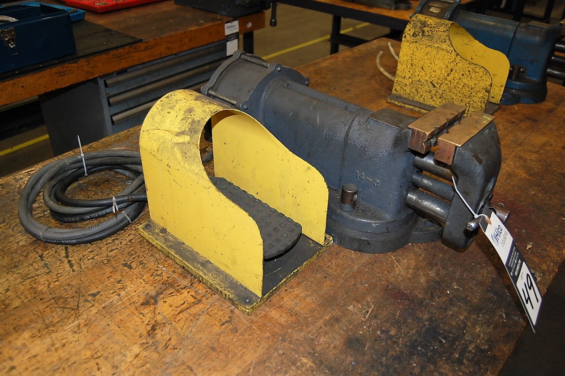 Heinrich 4-3/4" Air Operated Production Bench Vise - Image 3 of 5