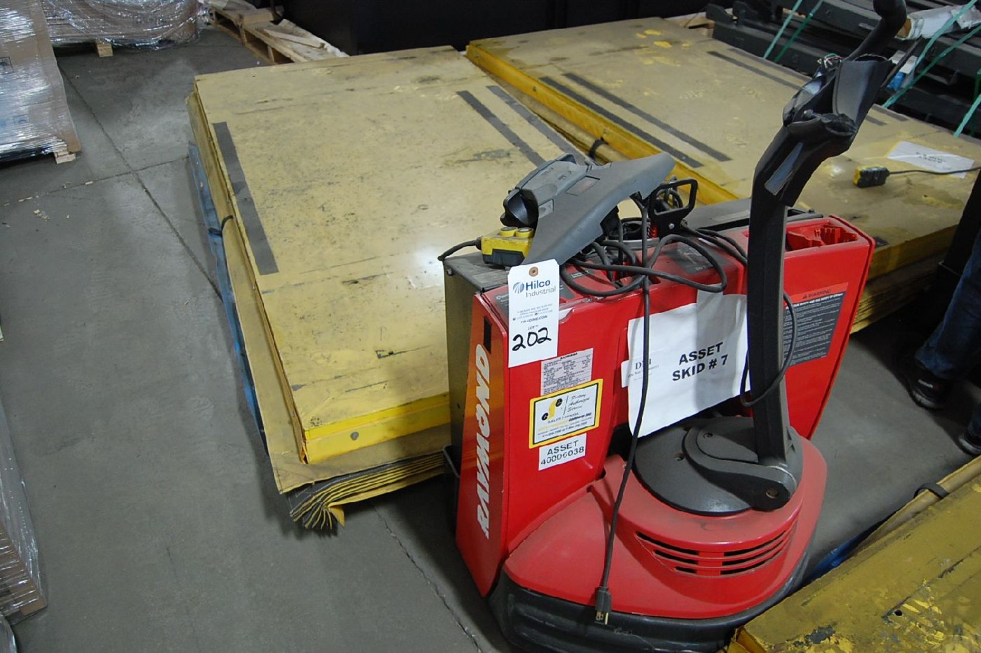 Raymond Model 102T-F45L 4500 Lb. Electric Pallet Jack