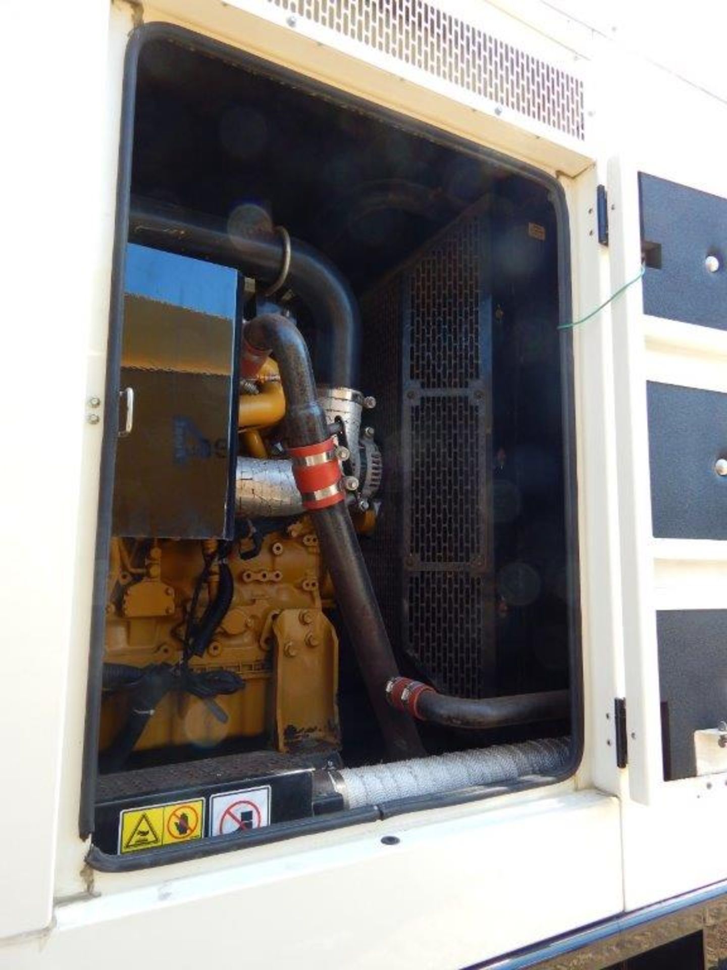 Caterpillar Model XQ200-2 Tier 4 Final Rental Grade 182 kW Portable Diesel Generator - Image 7 of 15