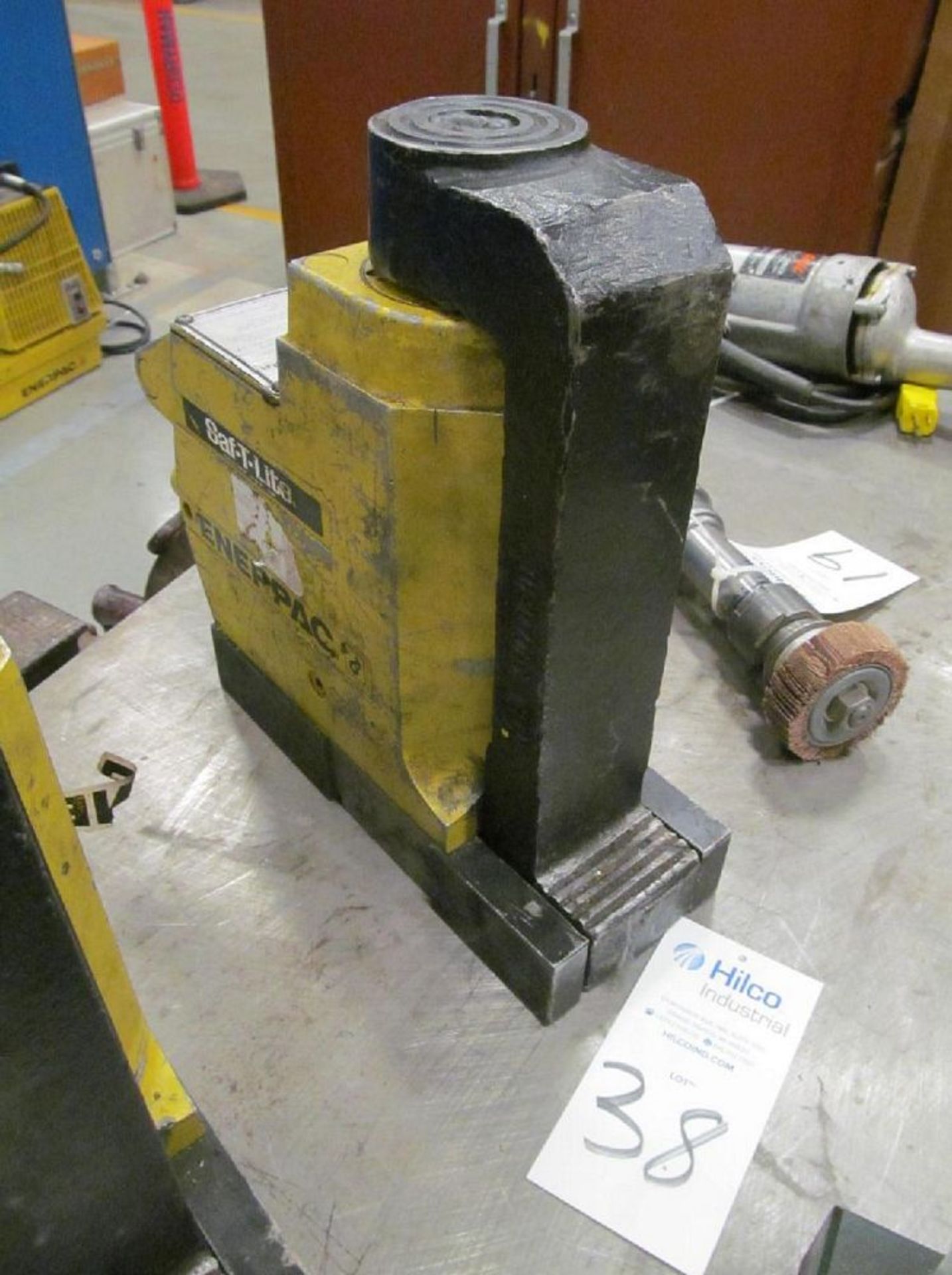 Enerpac Model JTA-176 17 Ton Hydraulic Toe Jack