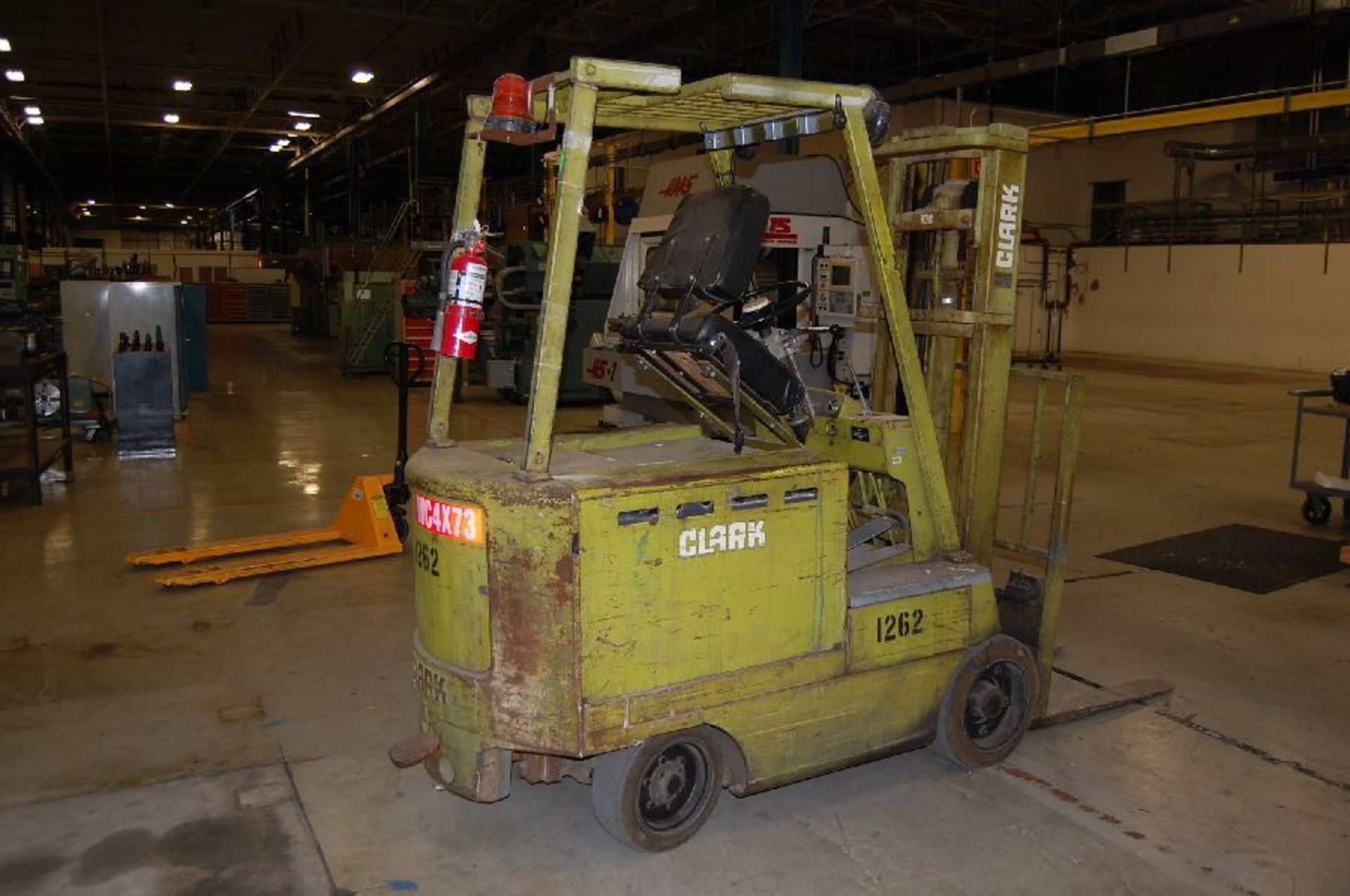 Clark Model EC500 40F 4,000 Lb Capacity Electric Forklift Truck - Image 4 of 9