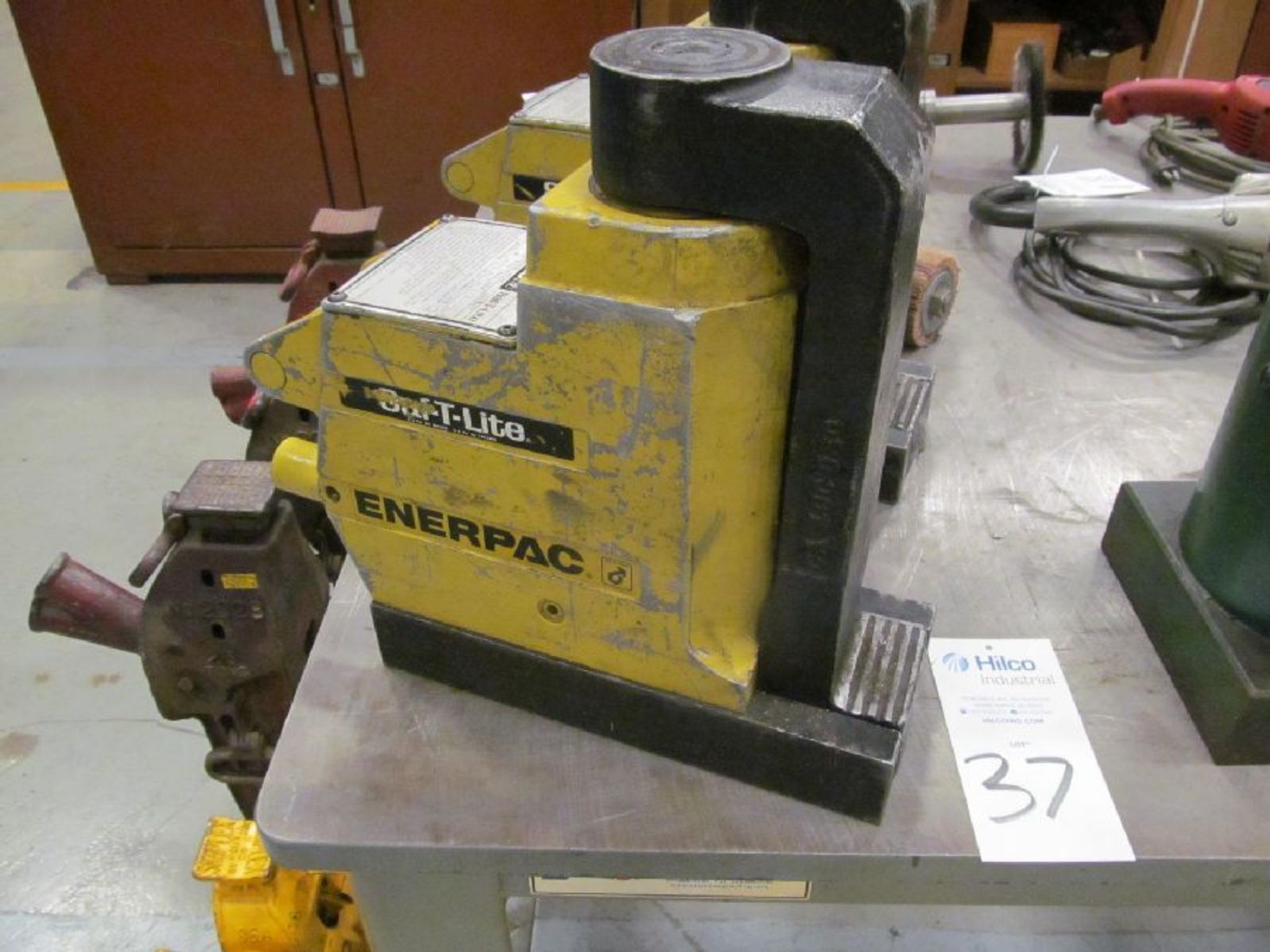 Enerpac Model JTA-176 17 Ton Hydraulic Toe Jack