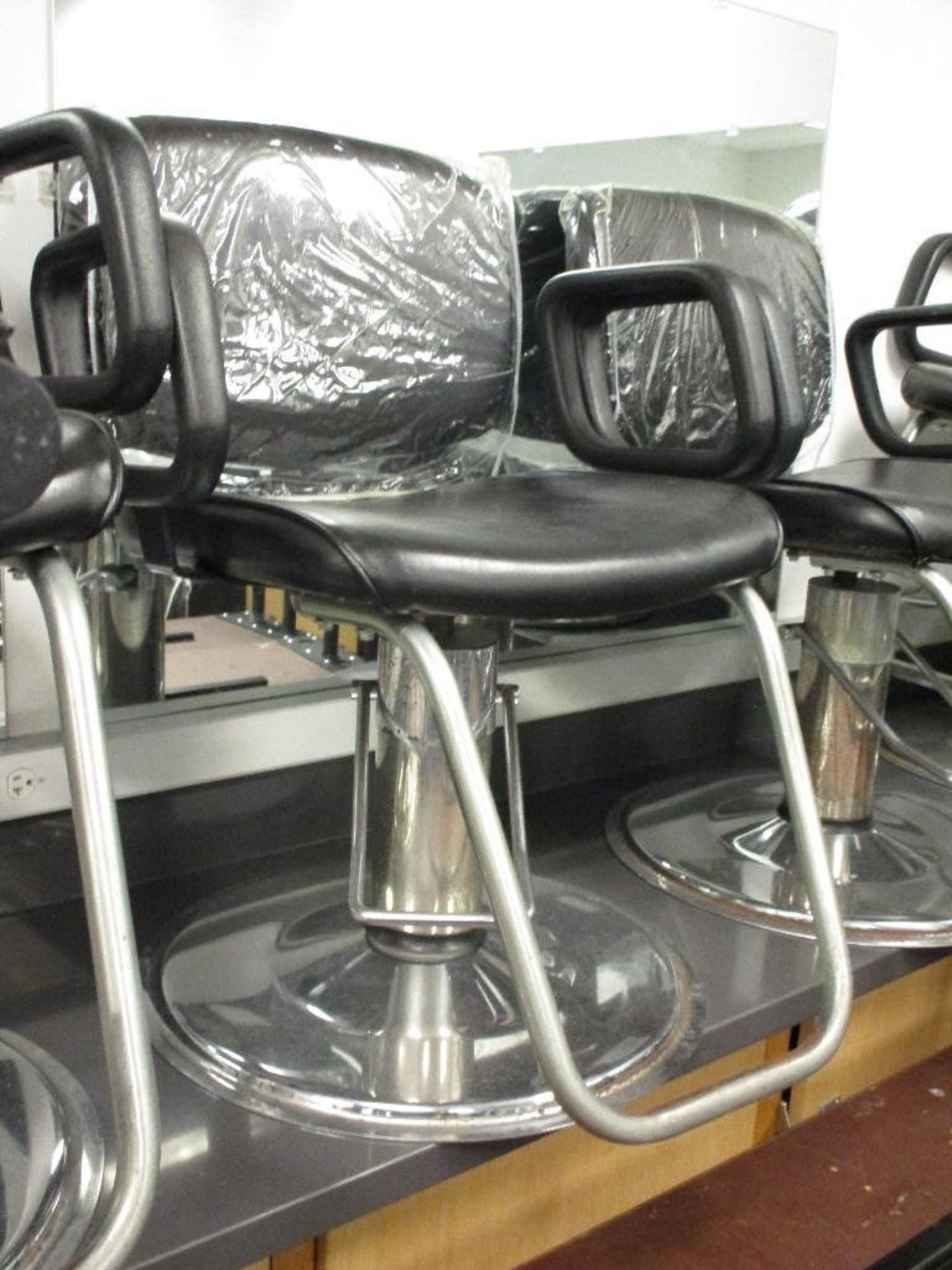 24 Salon chairs - Image 3 of 4