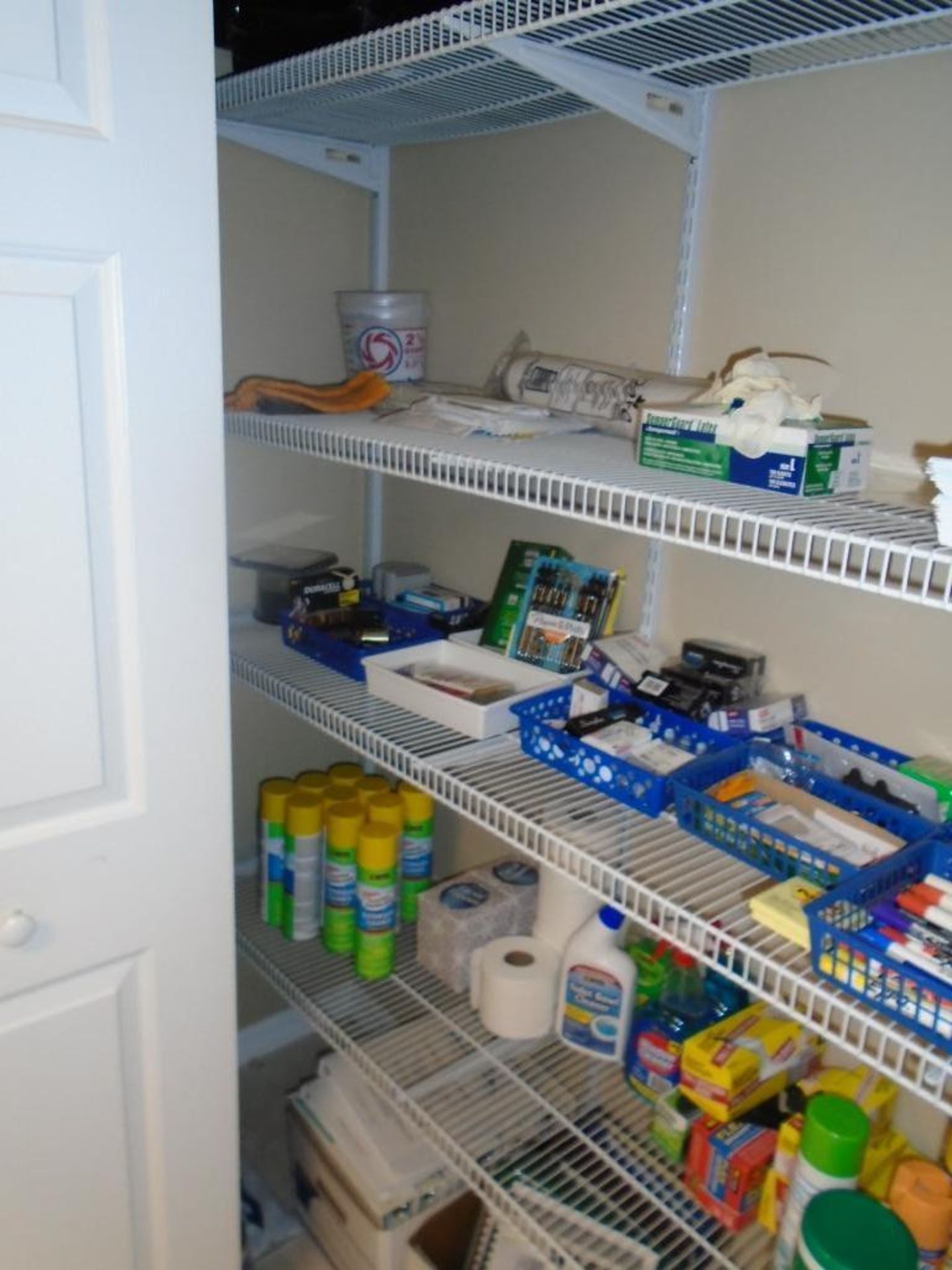 Contents of maintenance closet - Image 2 of 3