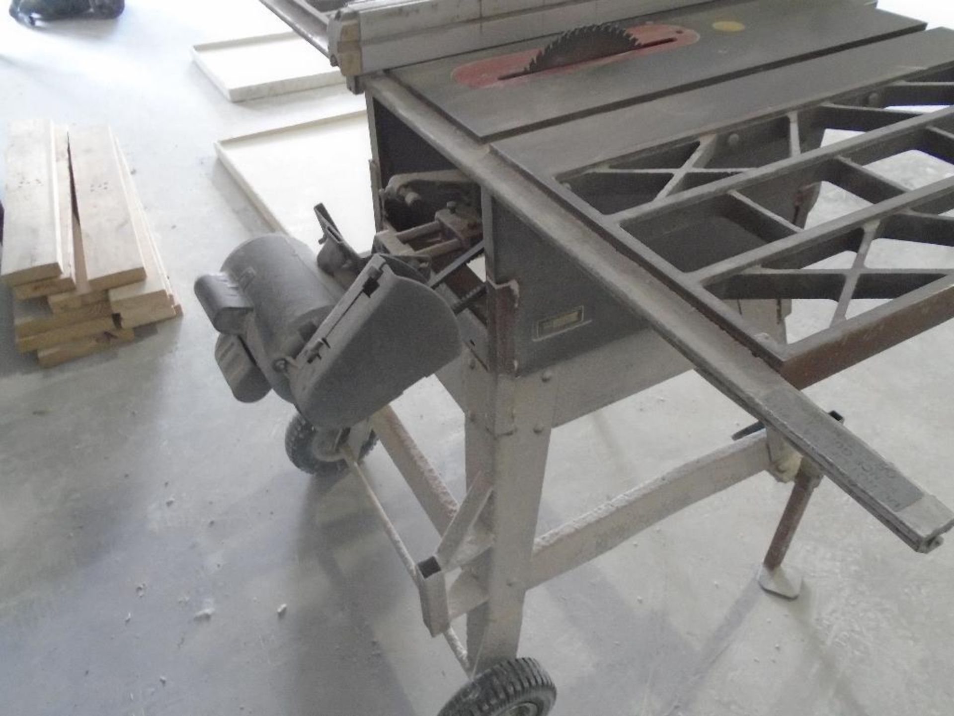 Craftsman Contractor Series 3hp belt driven 10" table saw - Image 3 of 3