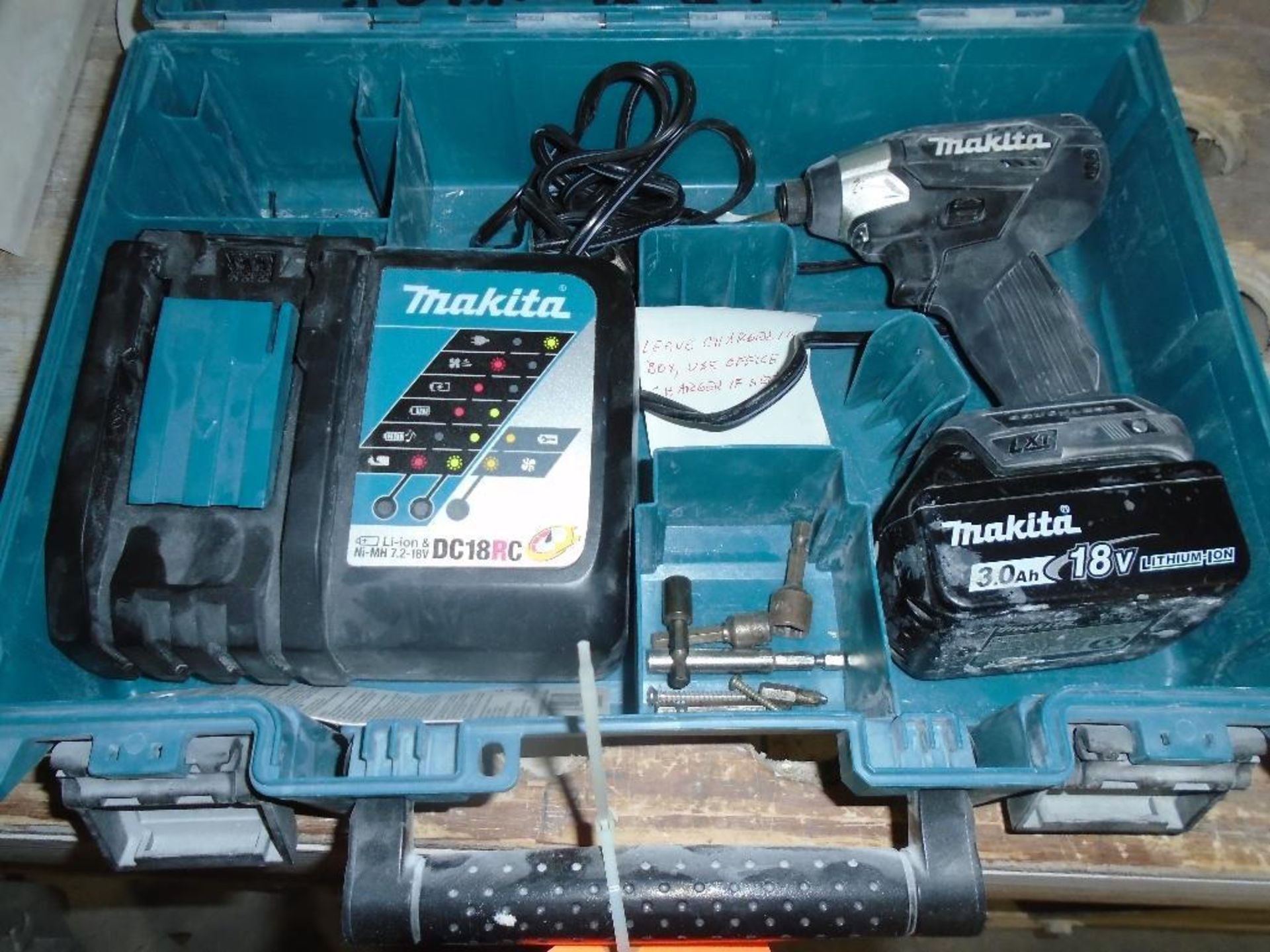 Makita 18v drill model XDT15; 1 battery and charger