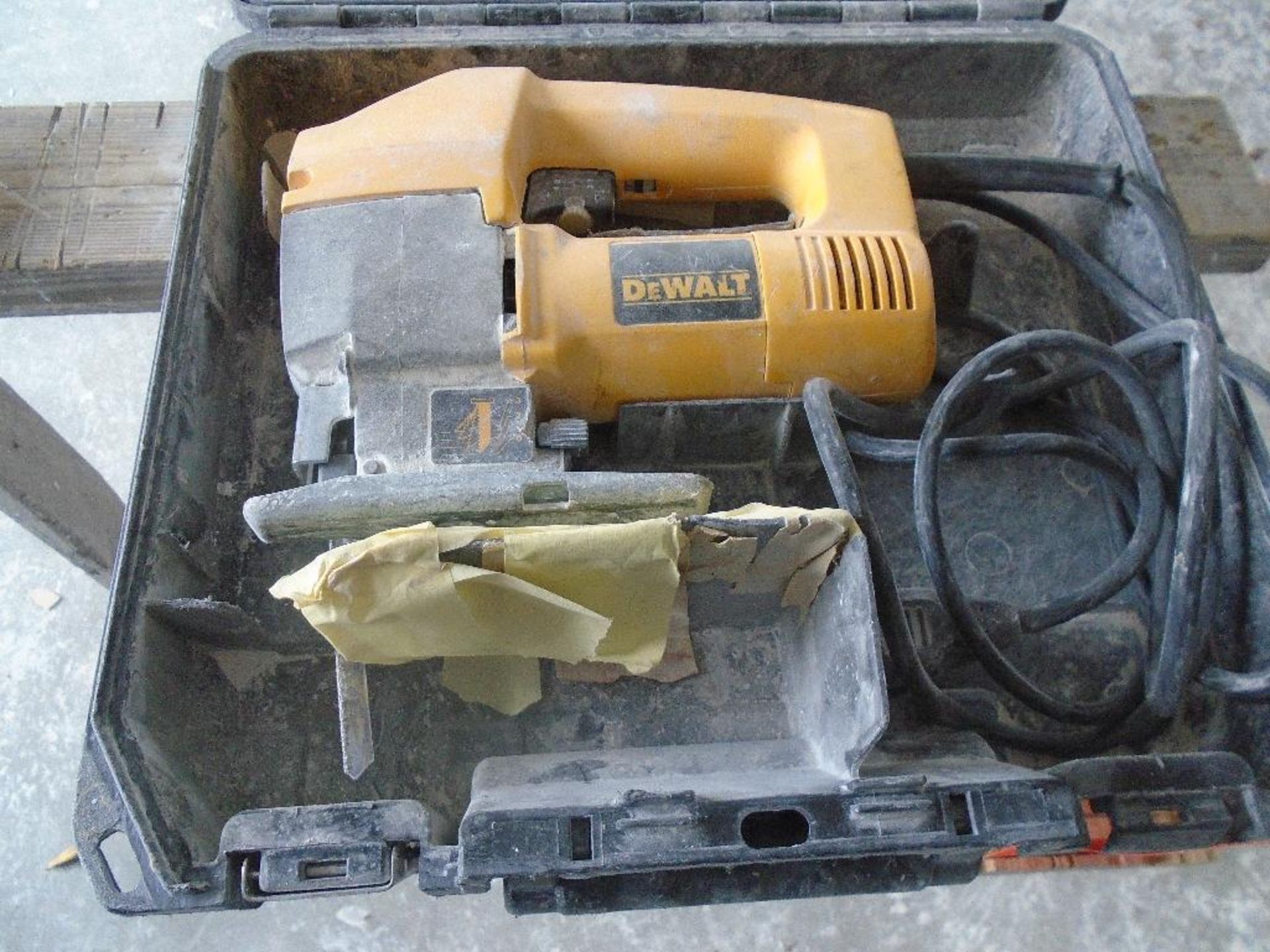 Dewalt model DW318 jig saw; 1 Dewalt drill - Image 2 of 4