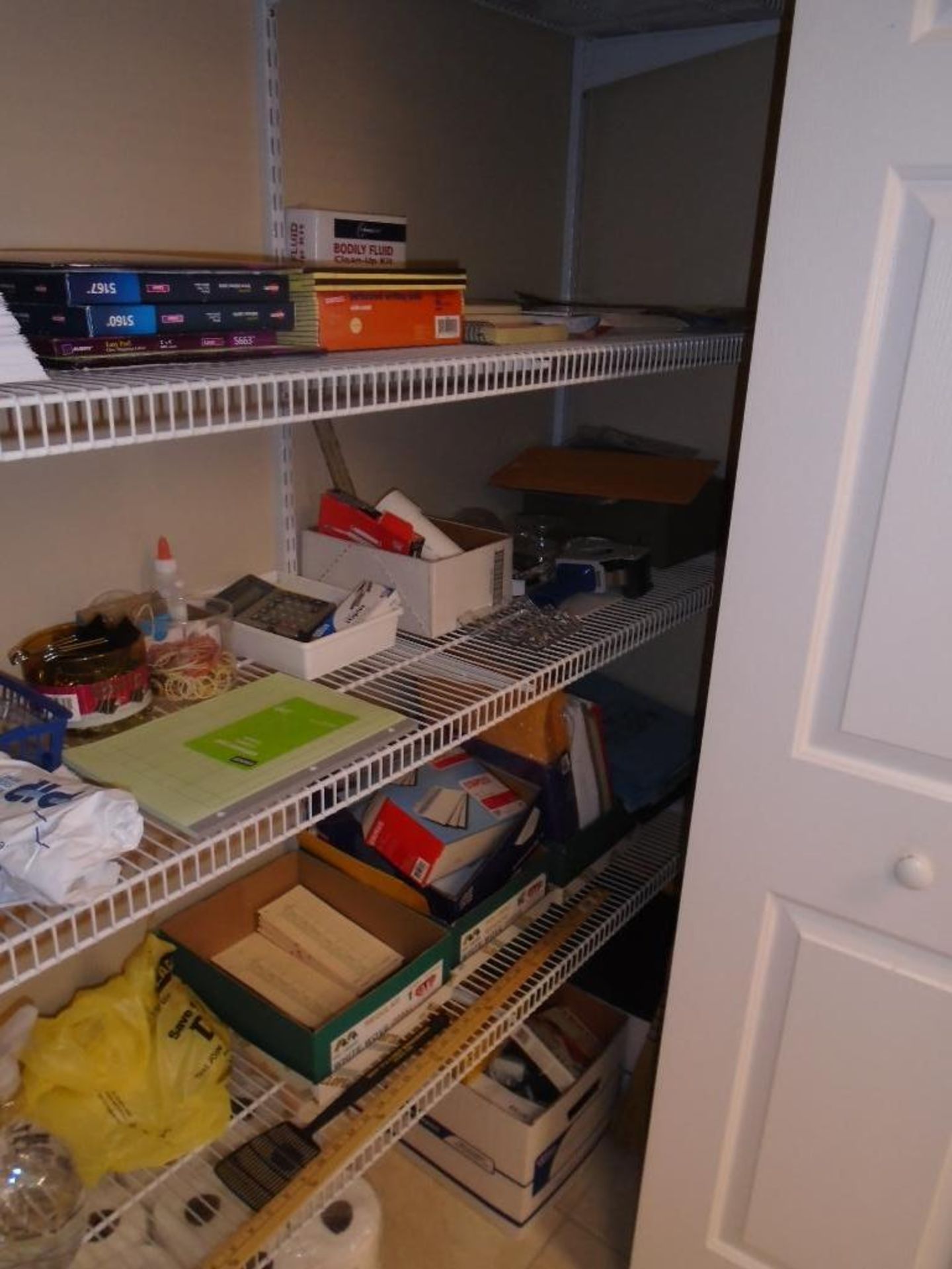 Contents of maintenance closet - Image 3 of 3