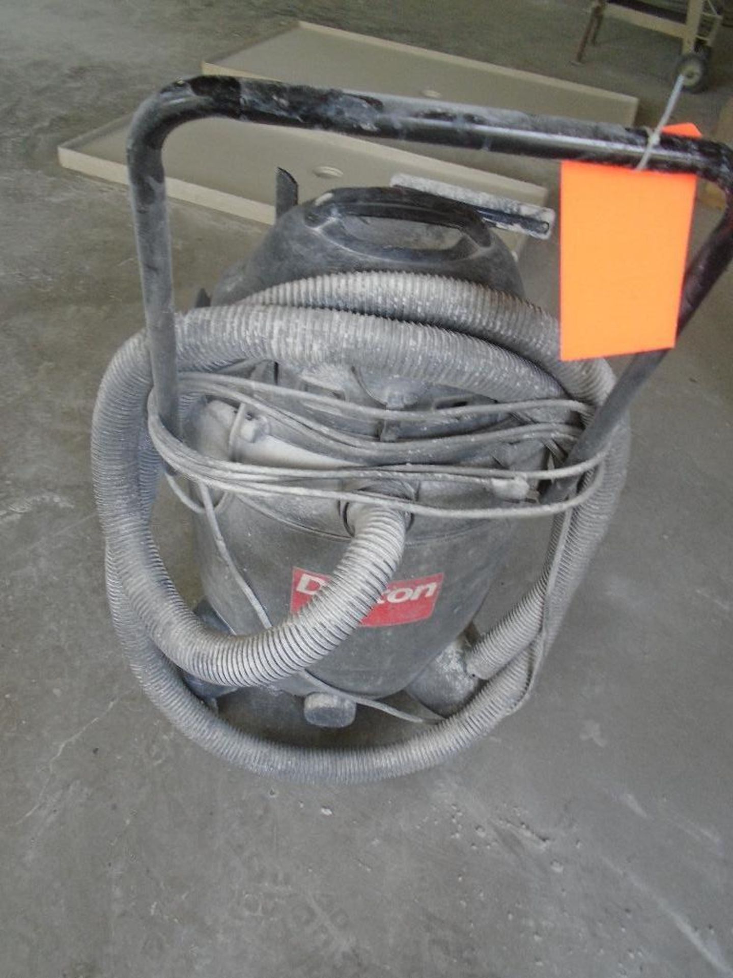 Dayton model 1UG91B wet/dry vacuum - Bild 3 aus 3