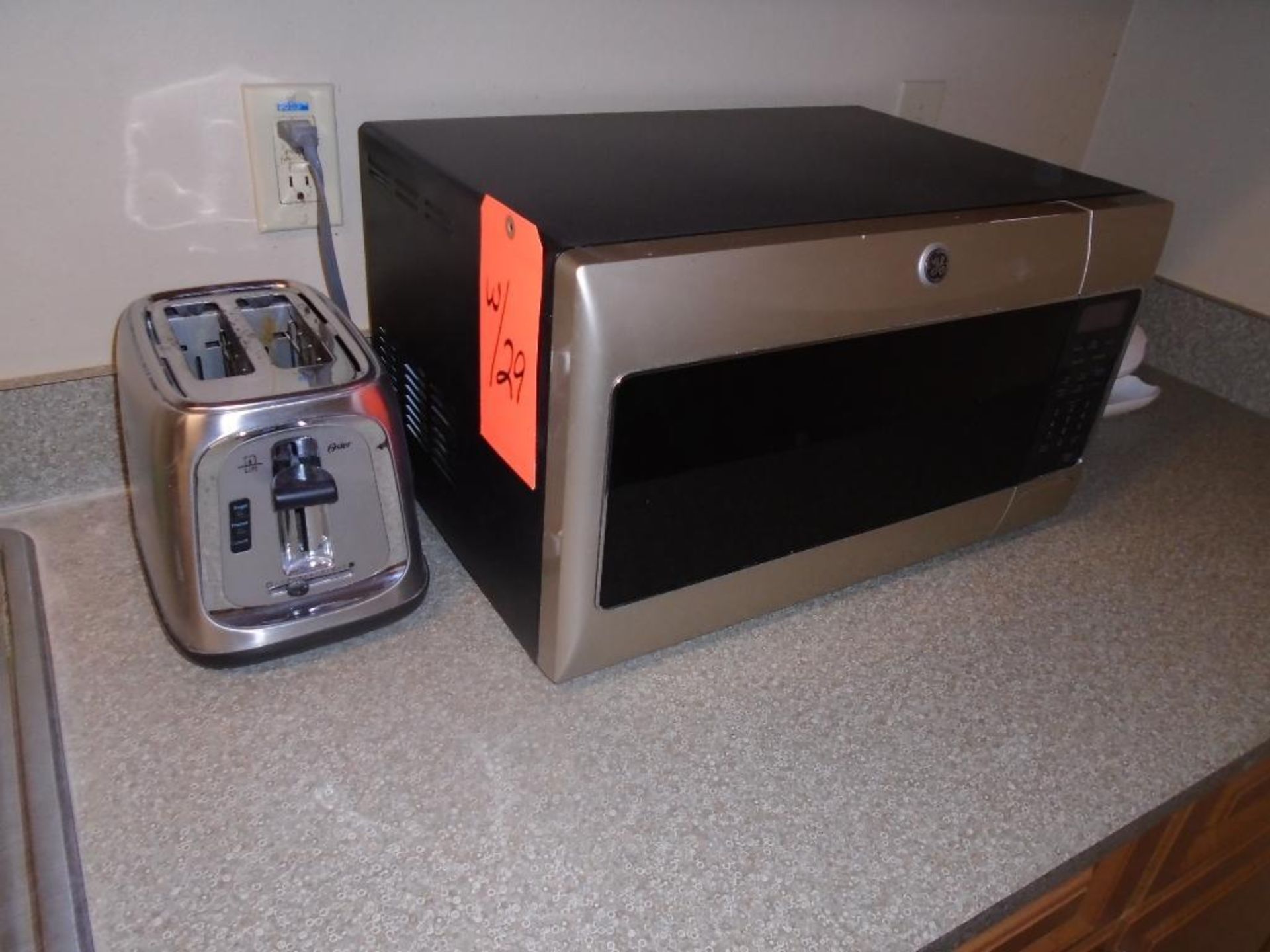 Kitchen appliances consisting of ge refrigerator, ge microwave and toaster - Image 5 of 6