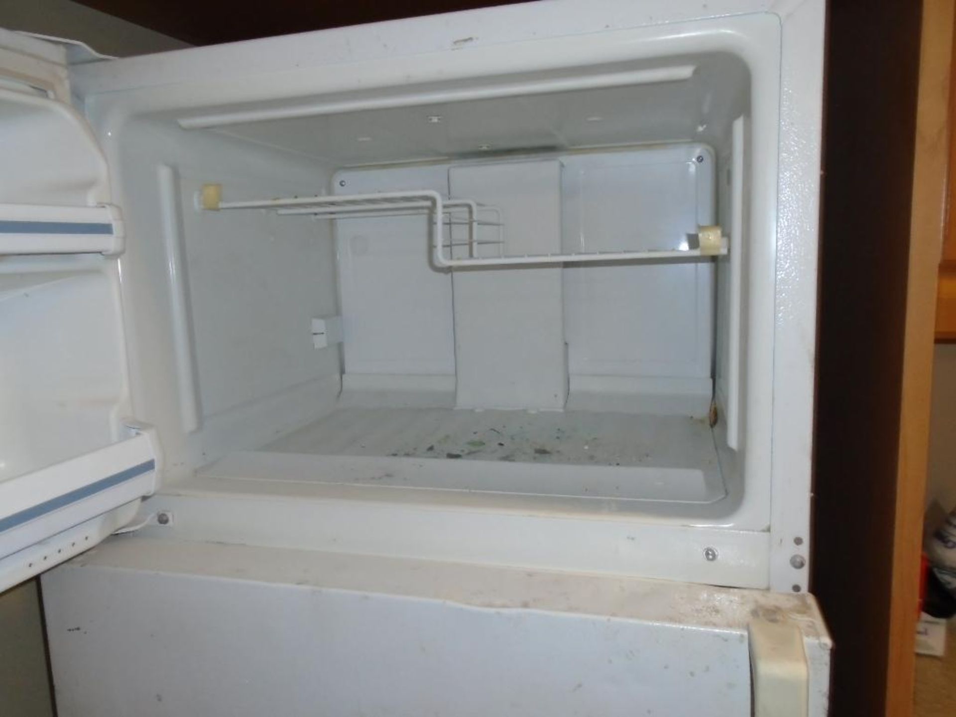 Kitchen appliances consisting of ge refrigerator, ge microwave and toaster - Image 2 of 6