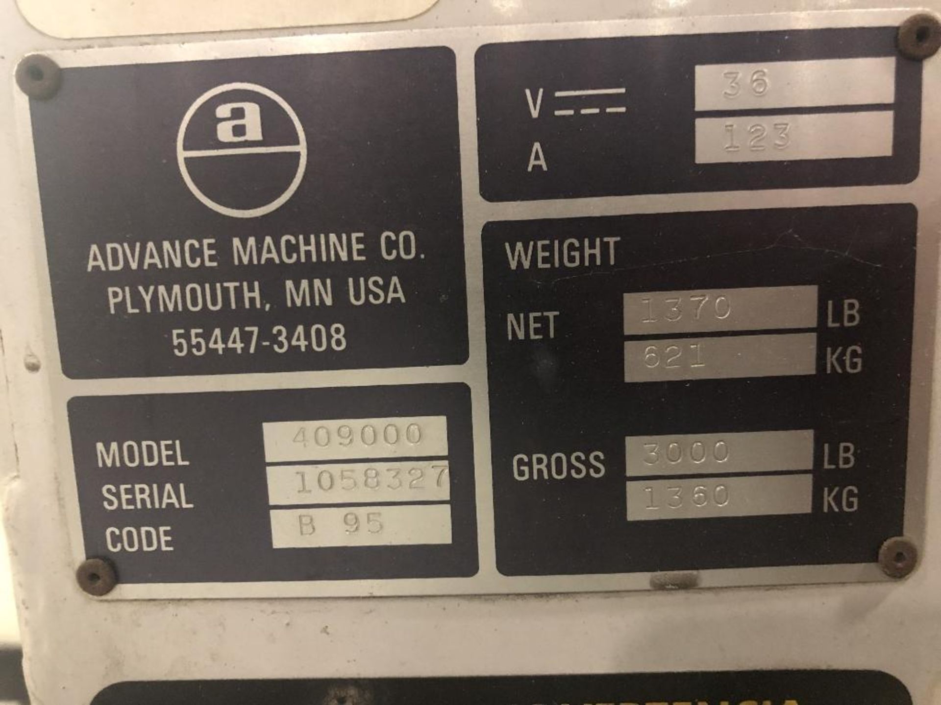 1ea Advanced Machine Floor Scrubber 3800 : Model 409000, S/N 1058327 - Image 3 of 8