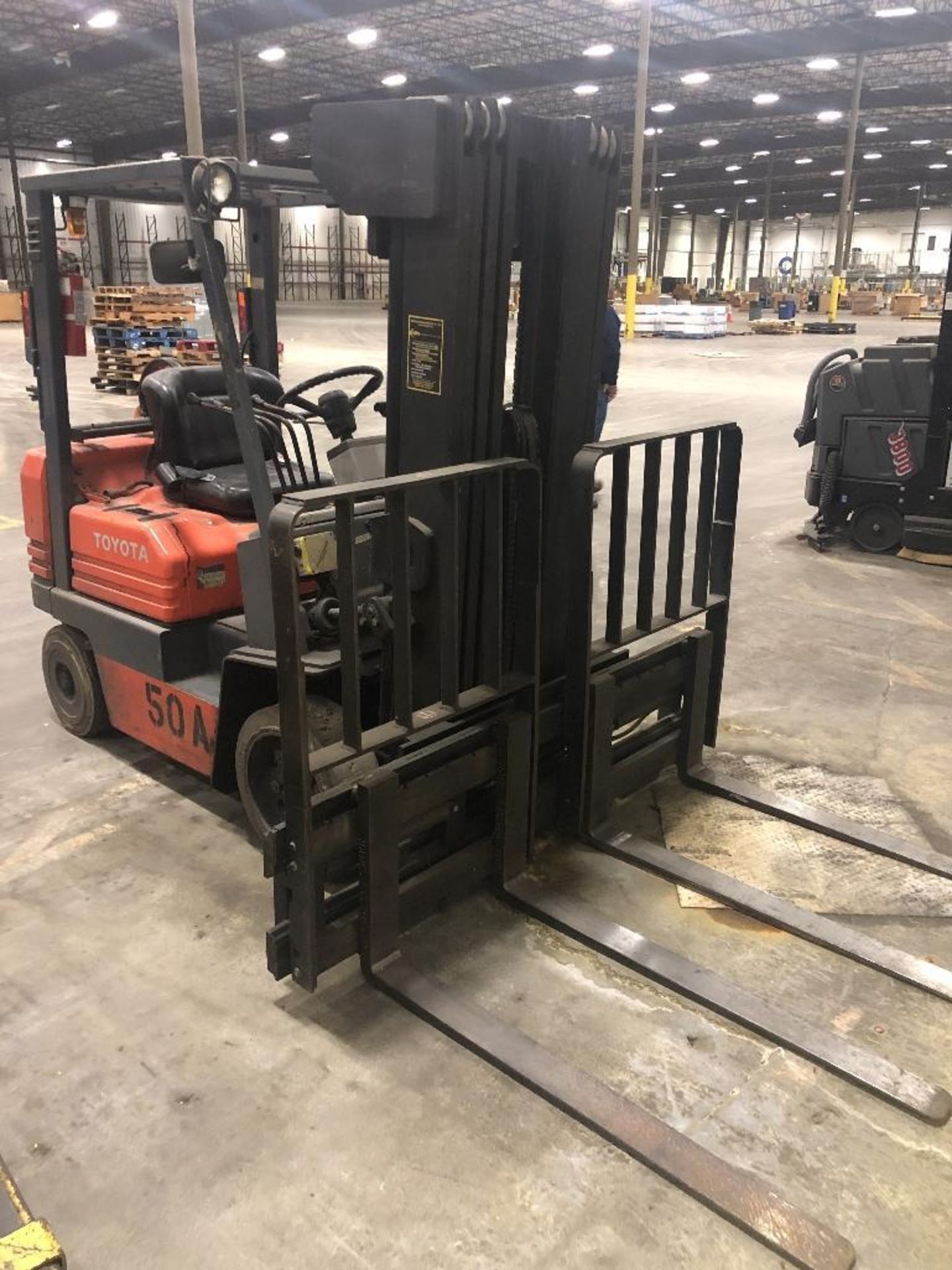 1ea Toyota Fork Lift Model 5FGCU20, S/N 84183, Attachment: World Mast Double Carriage, S/A A5D-MQ926 - Image 4 of 10